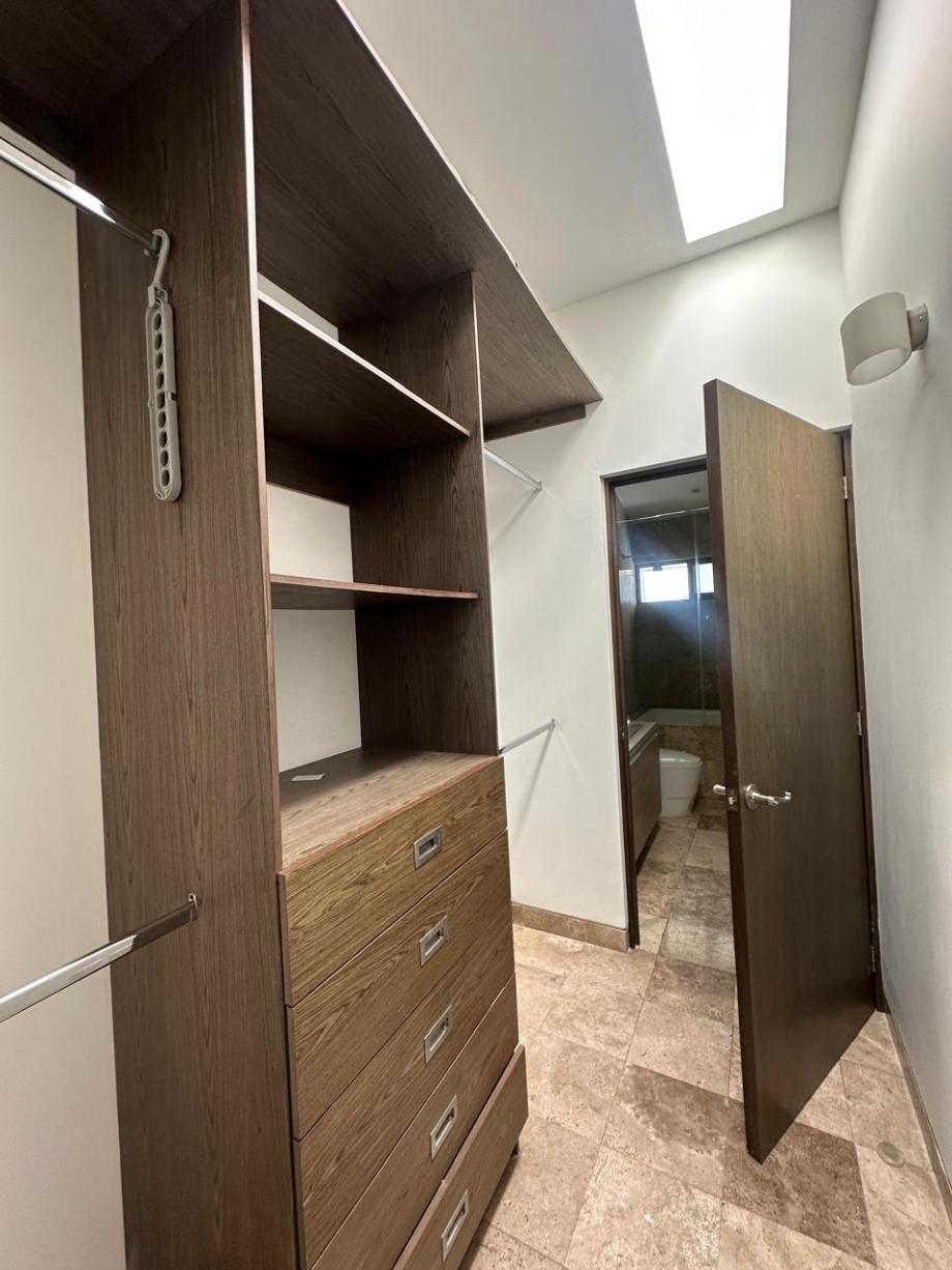 Metepec, Estado de méxico, 52148, Mexico, 3 Bedrooms Bedrooms, ,4 BathroomsBathrooms,Residential,For Sale,1996841