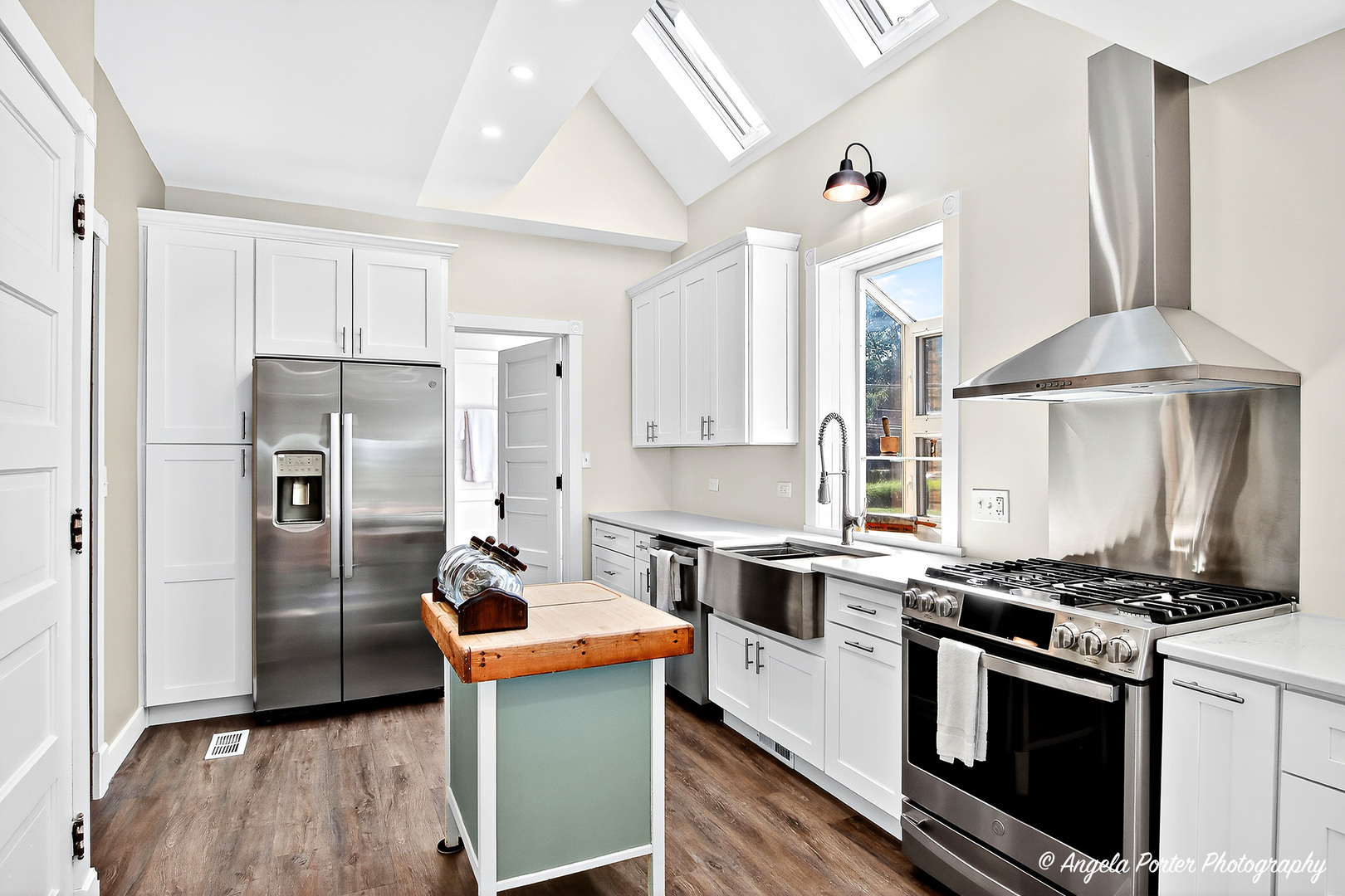 Crystal Lake, Illinois, 60014, United States, 4 Bedrooms Bedrooms, ,2 BathroomsBathrooms,Residential,For Sale,1982746