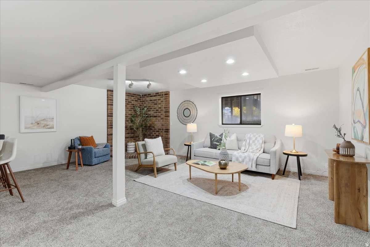 West Jordan, Utah, 84084, United States, 4 Bedrooms Bedrooms, ,2 BathroomsBathrooms,Residential,For Sale,1996138