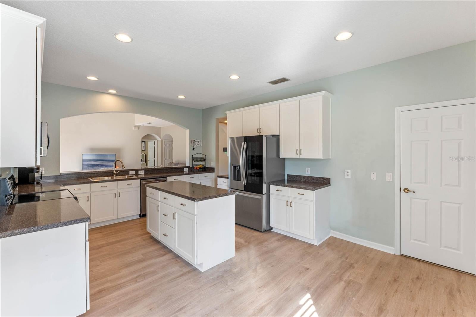 OVIEDO, Florida, 32765, United States, 5 Bedrooms Bedrooms, ,4 BathroomsBathrooms,Residential,For Sale,1980117