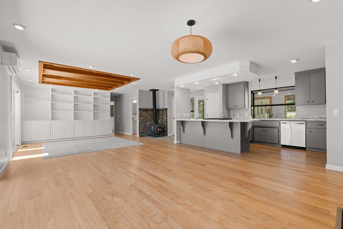 Nevada City, California, 95959, United States, 3 Bedrooms Bedrooms, ,3 BathroomsBathrooms,Residential,For Sale,1916379