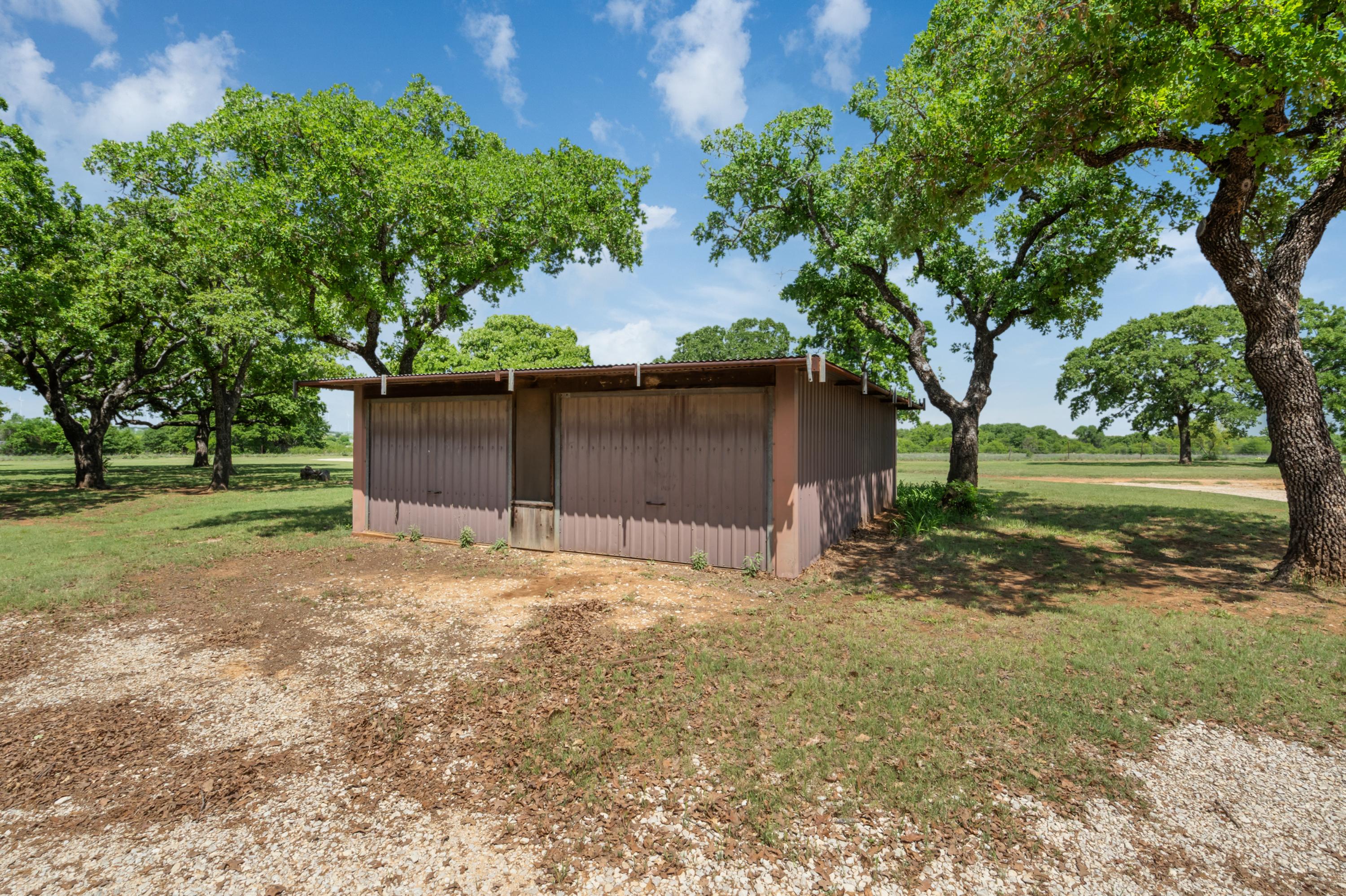  Ranch Style Rock Home on Private 80 Acres - 物件實景