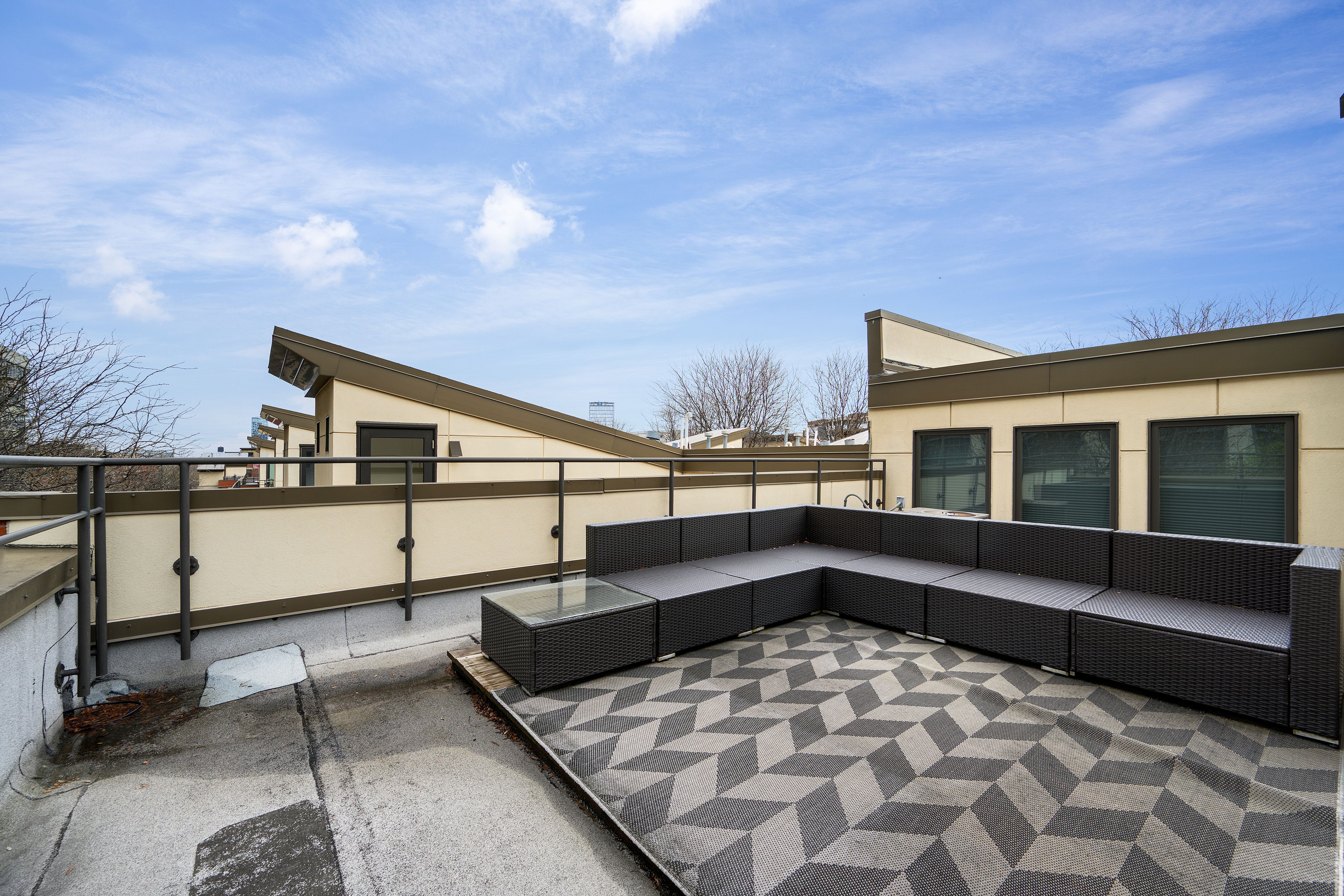  Bright, Updated Townhome in River North