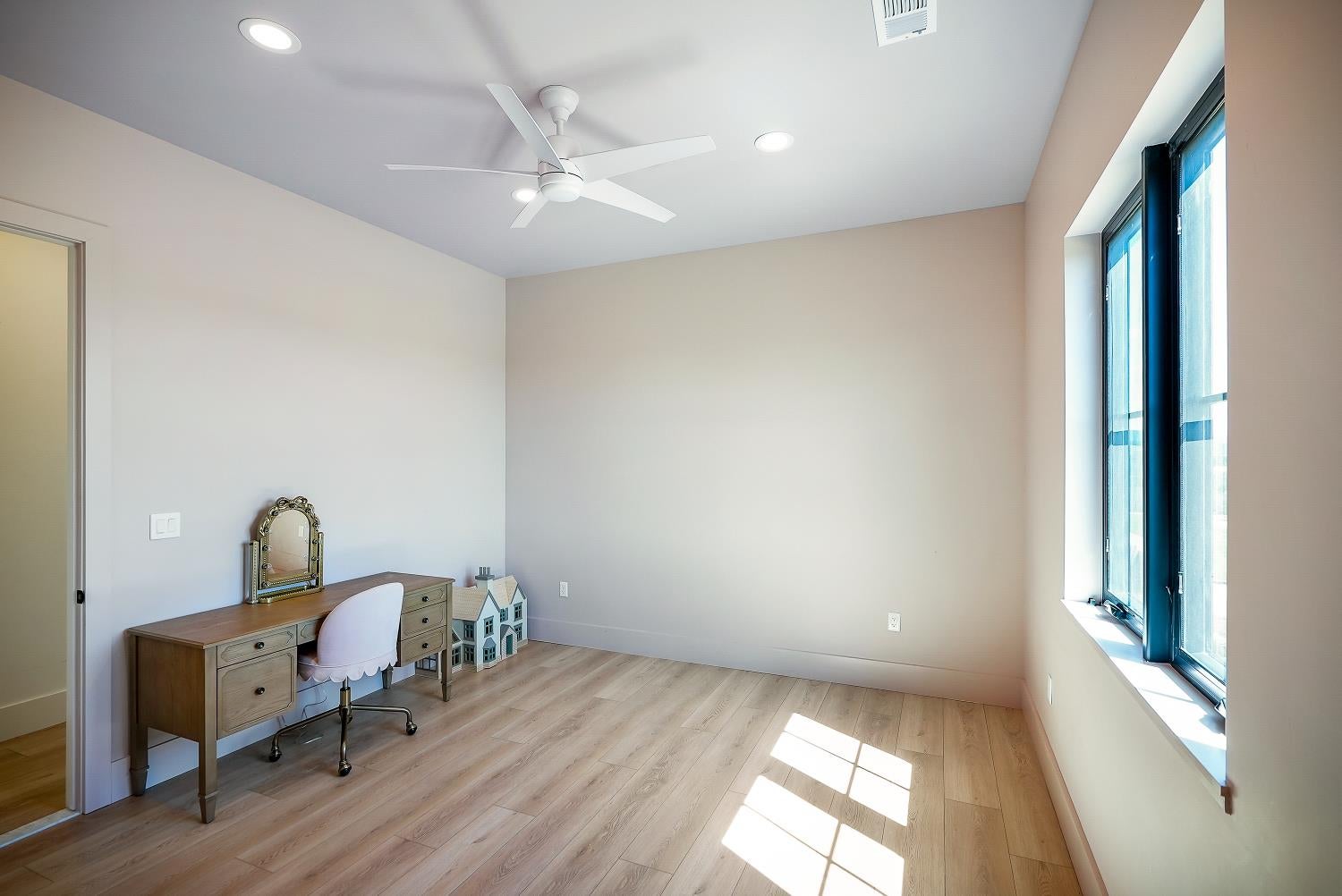 Burson, California, 95225, United States, 4 Bedrooms Bedrooms, ,4 BathroomsBathrooms,Residential,For Sale,2040271
