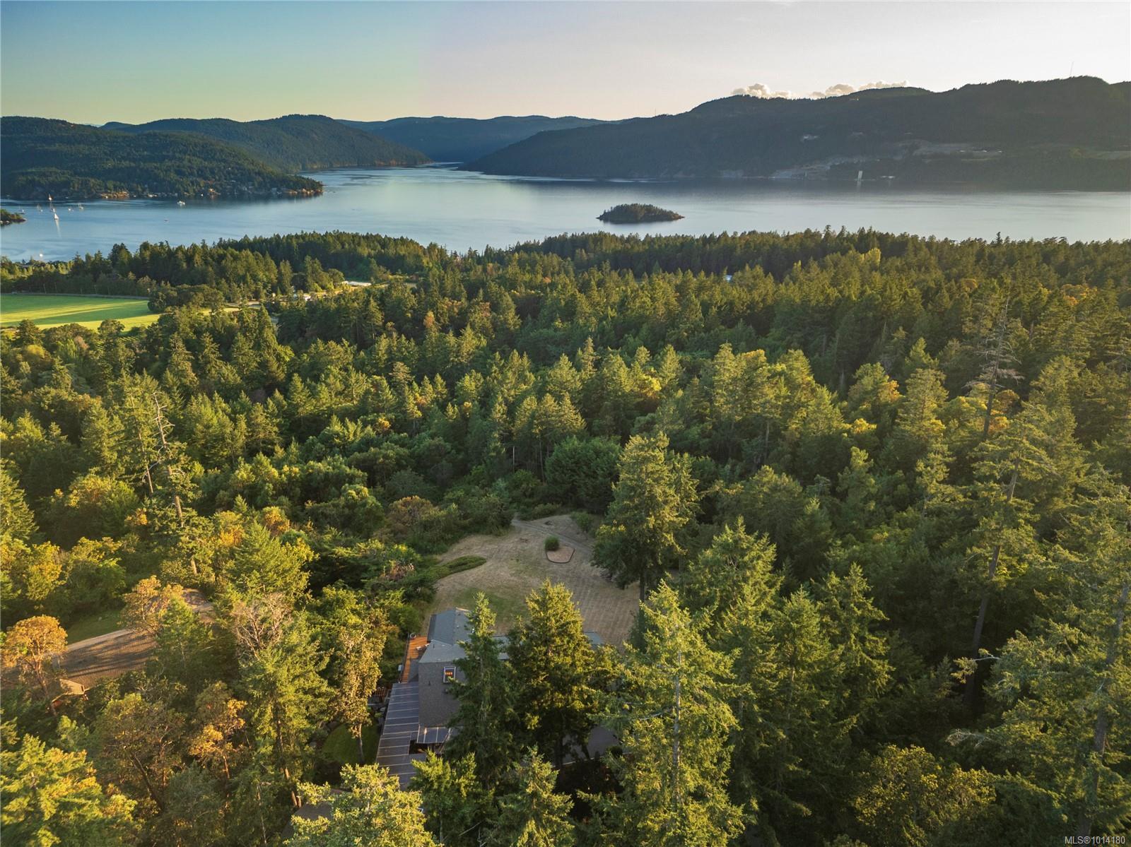 CENTRAL SAANICH, British Columbia, V8M 1S2, CA, 3 Bedrooms Bedrooms, ,Residential,For Sale,1950978