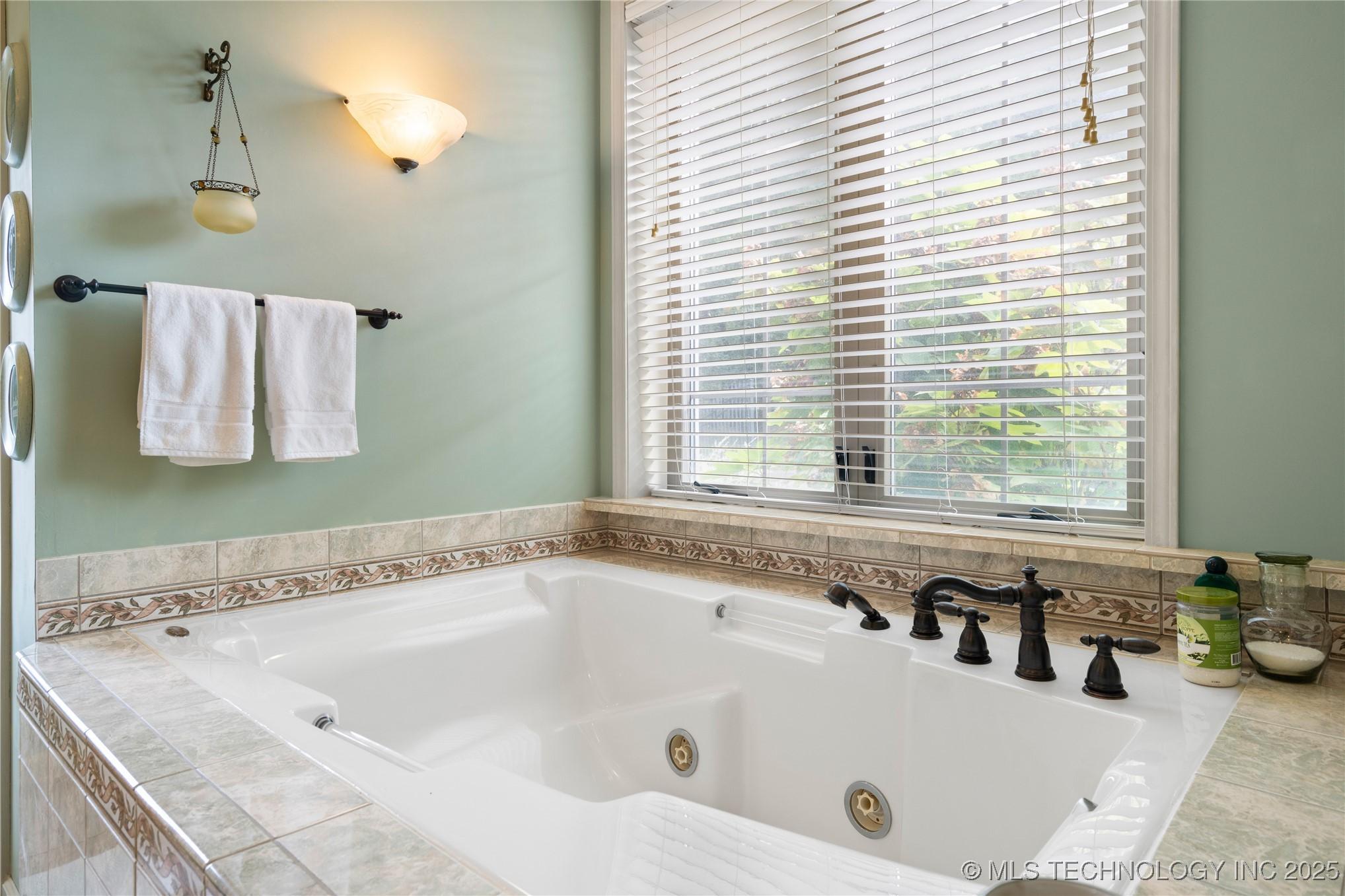 Hulbert, Oklahoma, 74441, United States, 3 Bedrooms Bedrooms, ,2 BathroomsBathrooms,Residential,For Sale,1920796