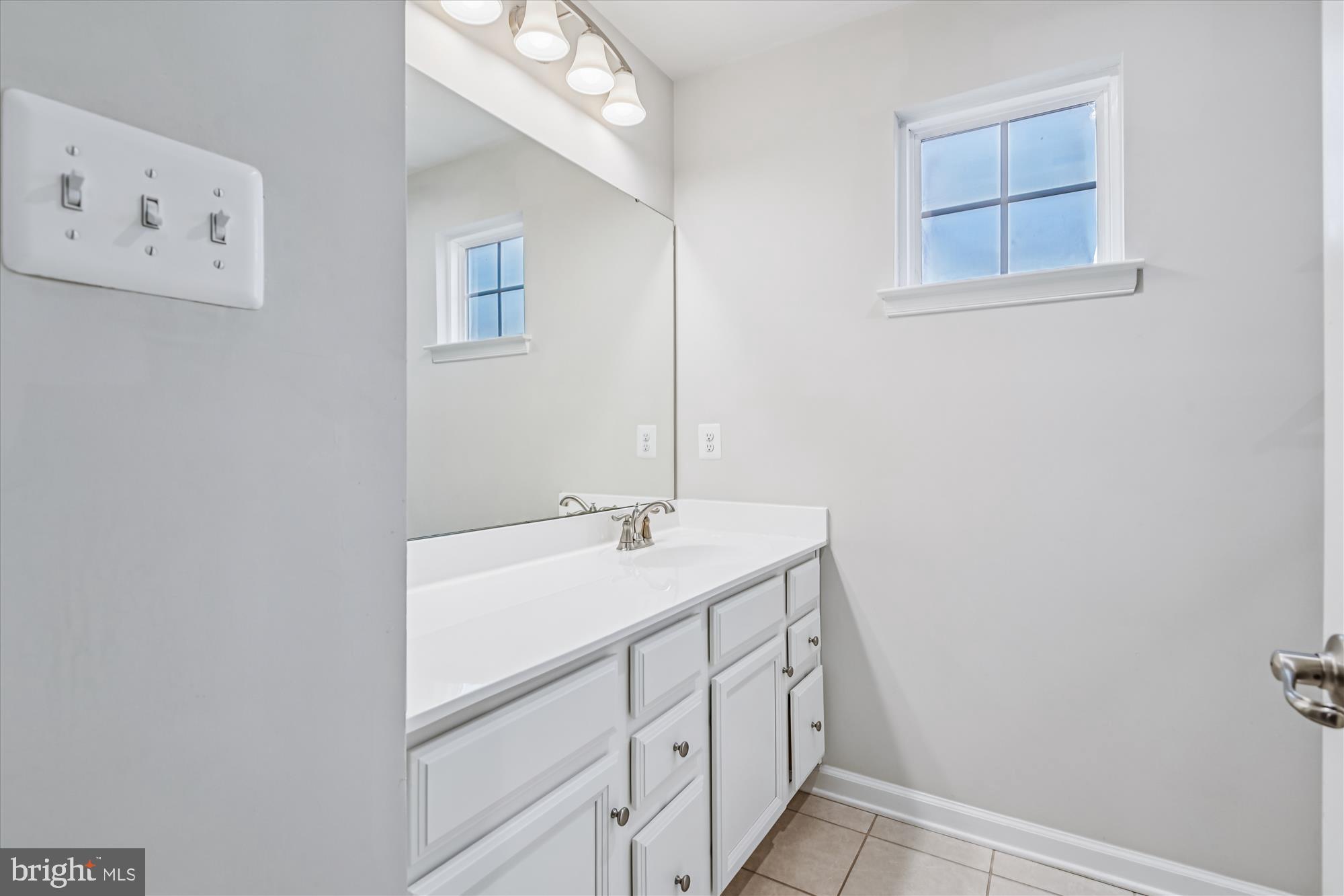 Glen Burnie, Maryland, 21060, United States, 4 Bedrooms Bedrooms, ,4 BathroomsBathrooms,Residential,For Sale,2010284