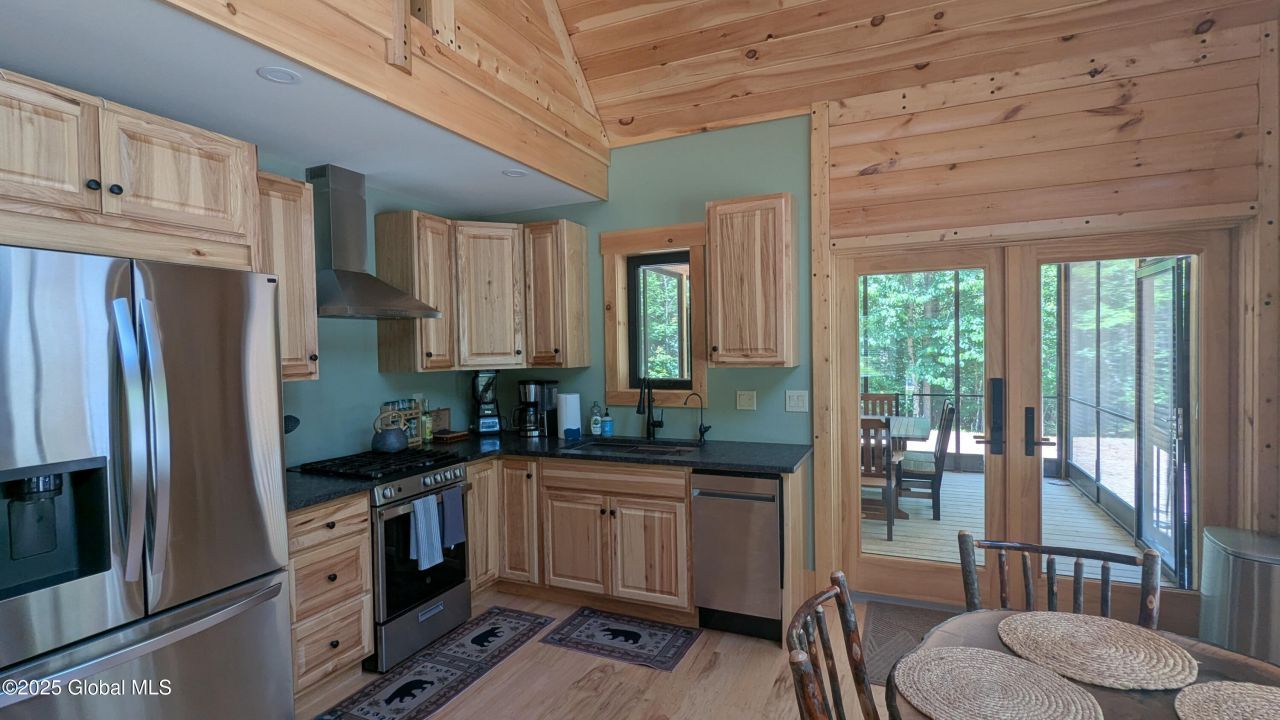 Gloversville, New York, 12078, United States, 2 Bedrooms Bedrooms, ,1 BathroomBathrooms,Residential,For Sale,1876319