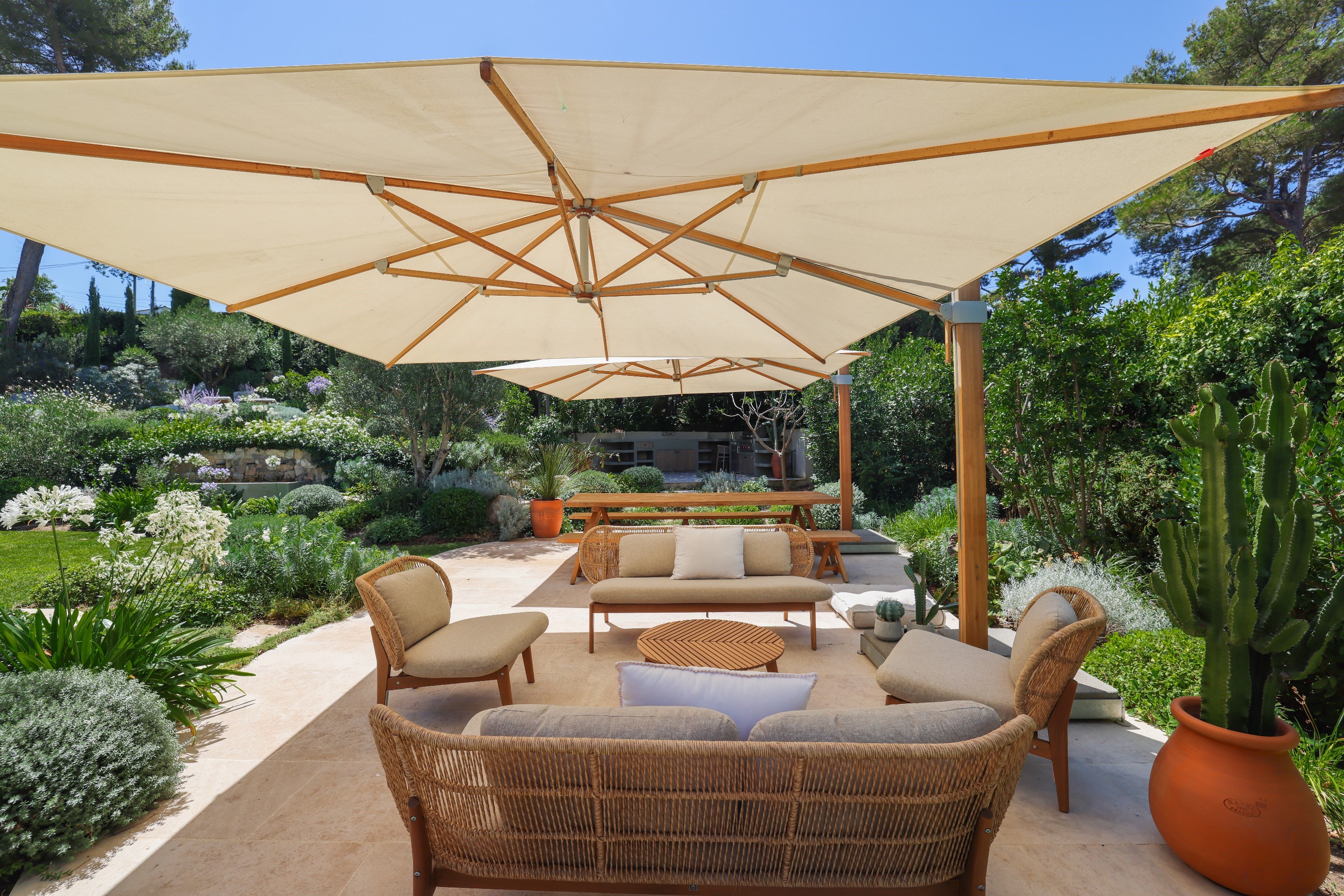  Le Cannet, luxury property for sale with landscaped gardens, heated swimming po… - 物件實景
