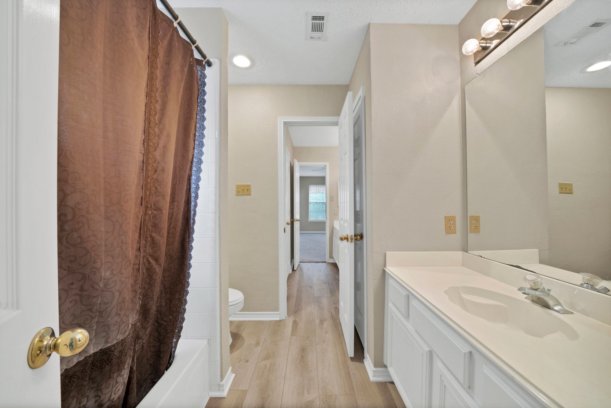  2129 Brentcove Drive, Grapevine, TX, 76051 - 物件實景