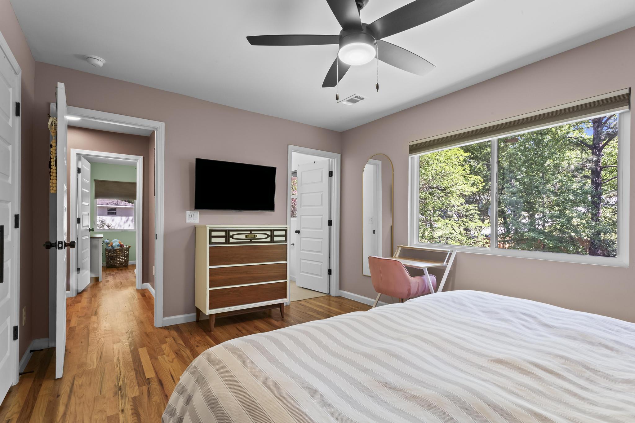  Thoughtfully Designed, Fully Renovated Home - 物件實景