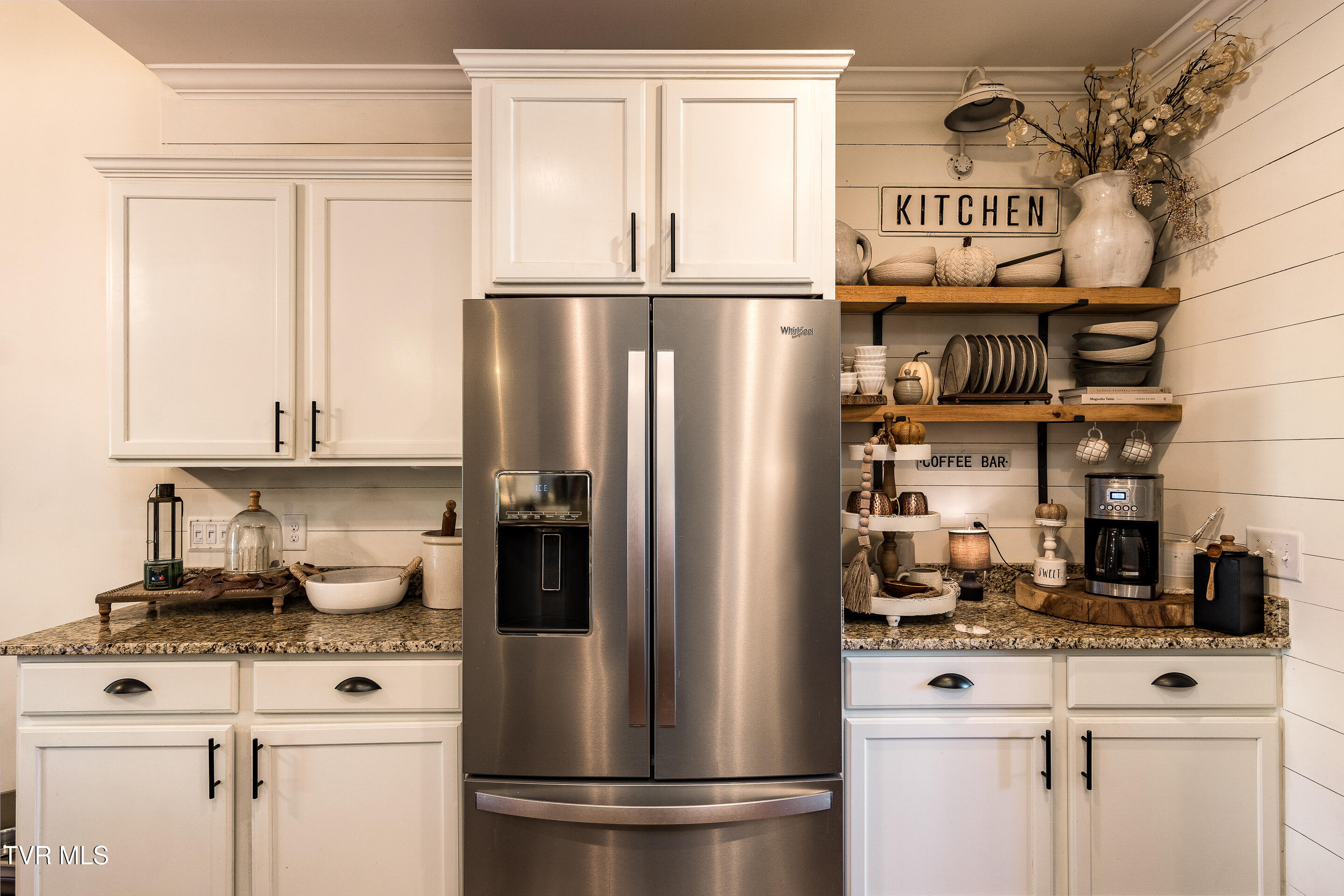 Piney Flats, Tennessee, 37686, United States, 4 Bedrooms Bedrooms, ,4 BathroomsBathrooms,Residential,For Sale,2005173