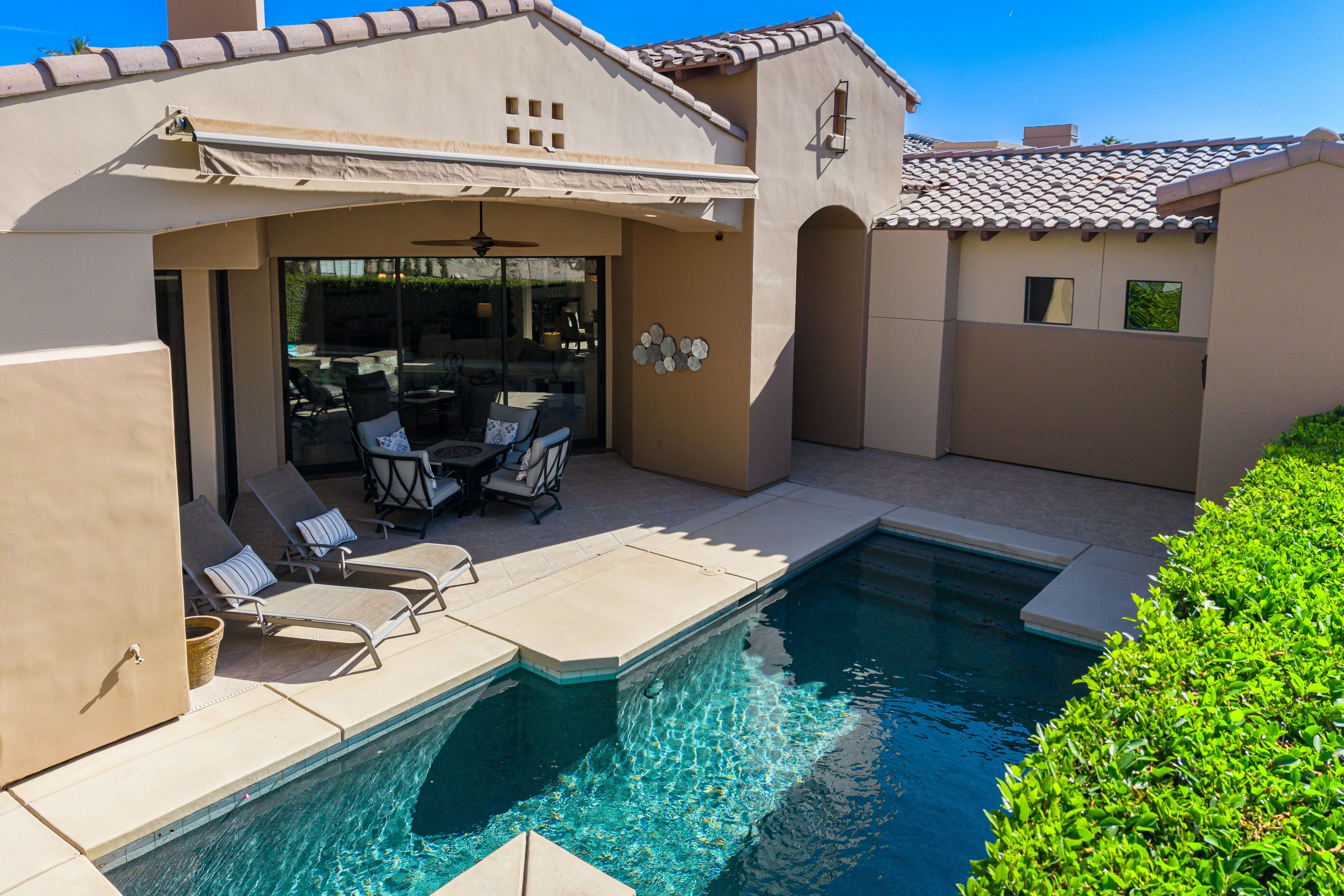  South Facing Gated La Quinta Pool Home - 物件實景
