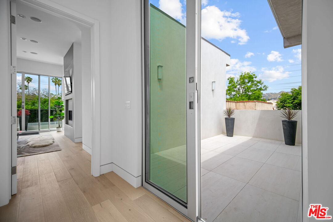 Los Angeles, California, 90046, United States, 5 Bedrooms Bedrooms, ,2 BathroomsBathrooms,Residential,For Sale,1829471