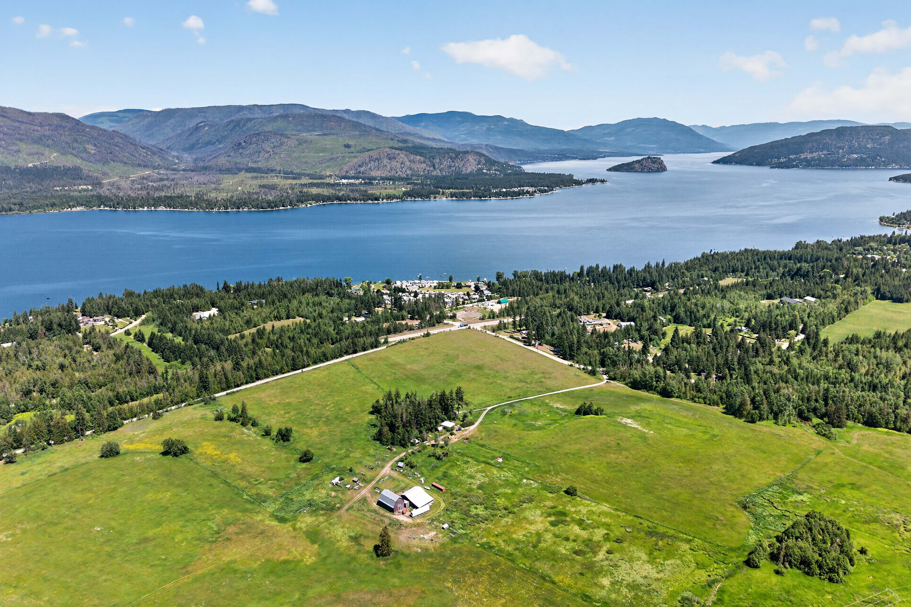  158 Acre Lakeview Homestead - 物件實景