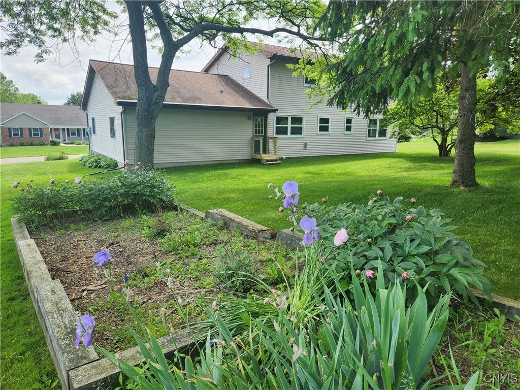 Skaneateles, New York, 13152, United States, 3 Bedrooms Bedrooms, ,3 BathroomsBathrooms,Residential,For Sale,1840315