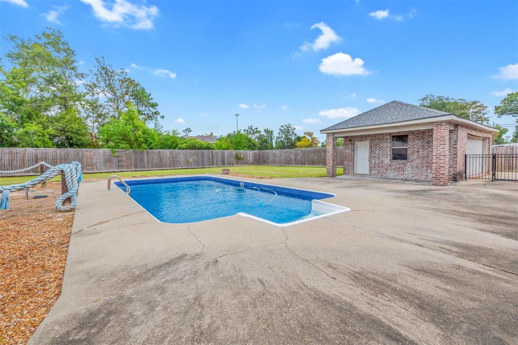 Lake Charles, Louisiana, 70611, United States, 5 Bedrooms Bedrooms, ,5 BathroomsBathrooms,Residential,For Sale,1944572