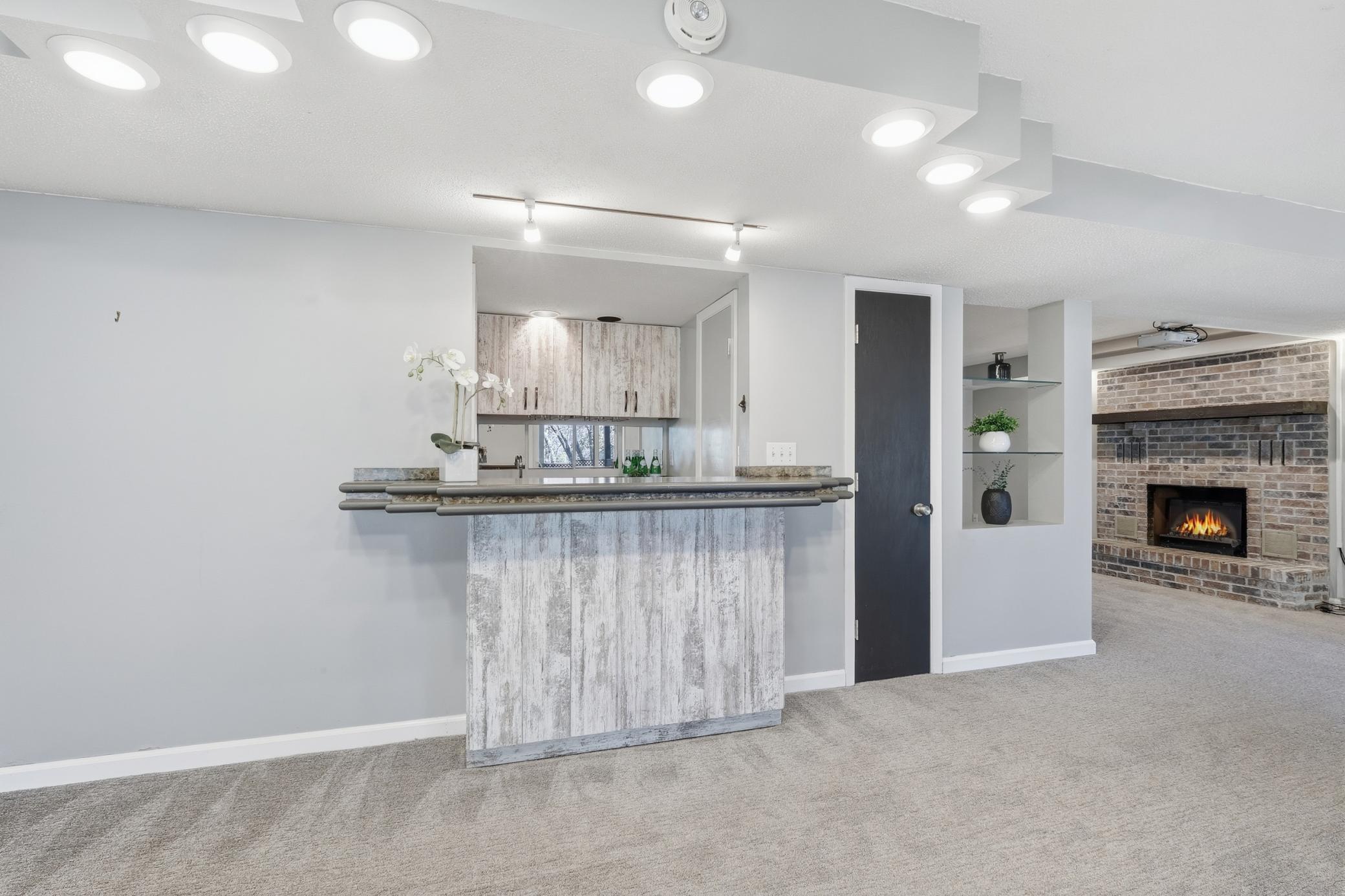 Woodbury, Minnesota, 55125, United States, 4 Bedrooms Bedrooms, ,2 BathroomsBathrooms,Residential,For Sale,1991775