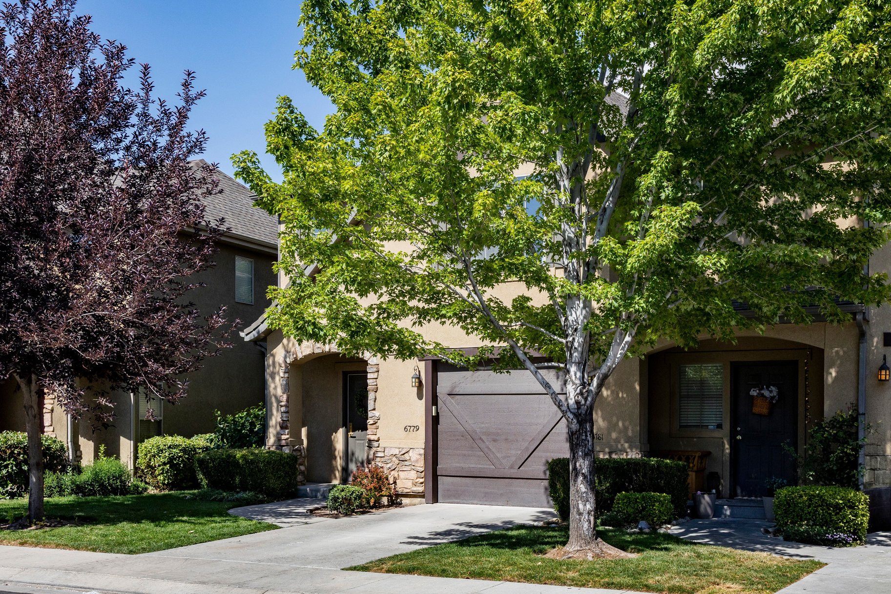  Fully Remodeled End-Unit in Prime Midvale Location - 物件實景