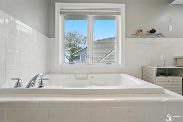 MONROE, Michigan, 48161, United States, 4 Bedrooms Bedrooms, ,4 BathroomsBathrooms,Residential,For Sale,1827211