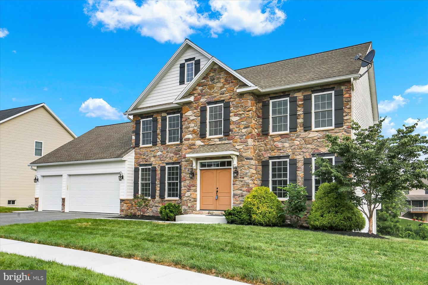 Mechanicsburg, Pennsylvania, 17050, United States, 5 Bedrooms Bedrooms, ,5 BathroomsBathrooms,Residential,For Sale,1910880