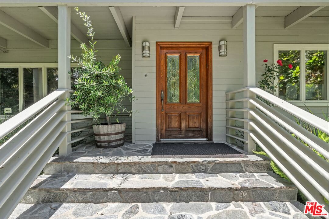 Calabasas, California, 91302, United States, 4 Bedrooms Bedrooms, ,3 BathroomsBathrooms,Residential,For Sale,1896554