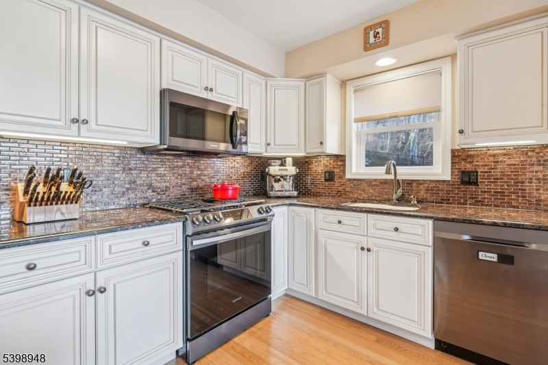 Roxbury Twp., New Jersey, 07850, United States, 4 Bedrooms Bedrooms, ,3 BathroomsBathrooms,Residential,For Sale,2003498