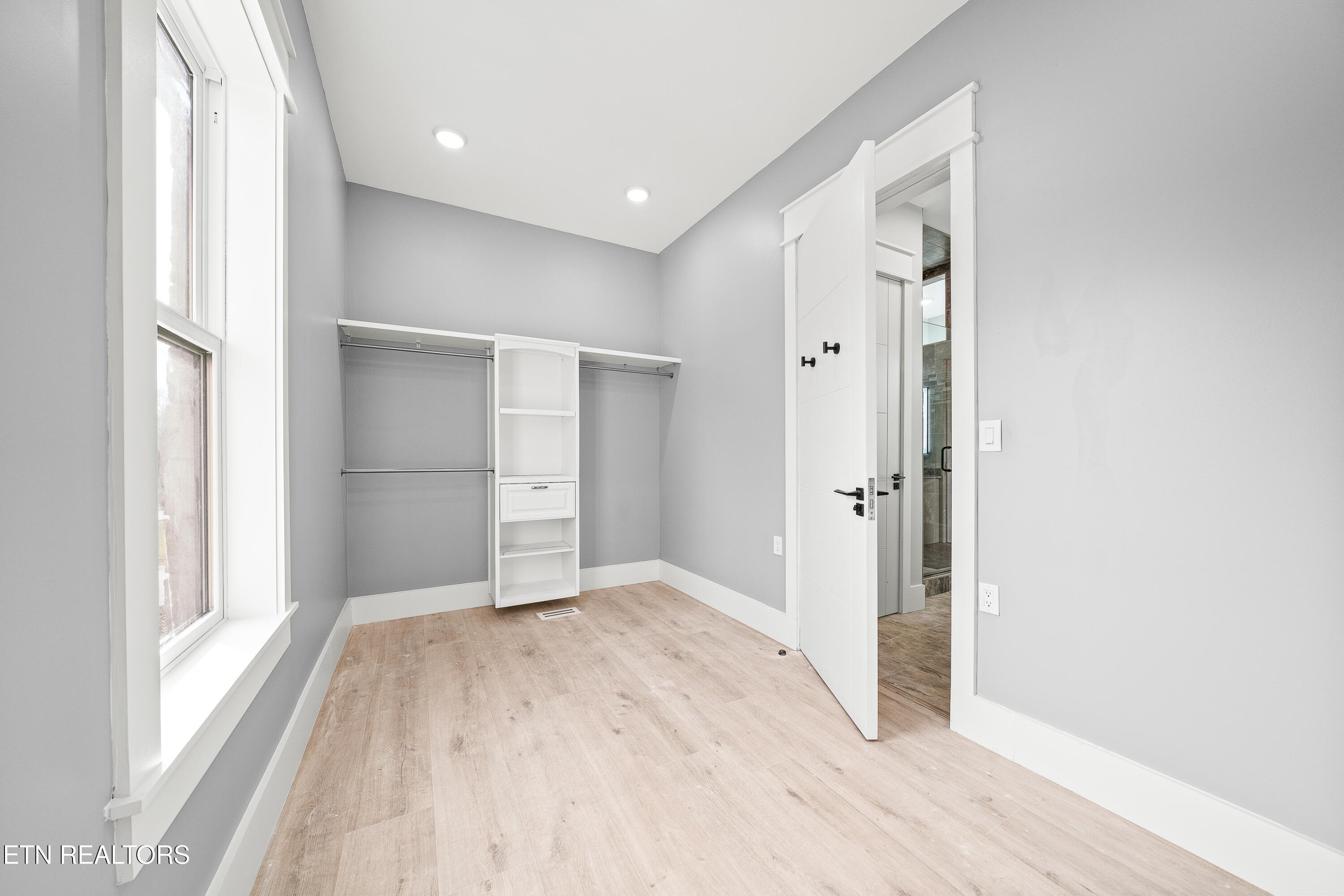 Crossville, Tennessee, 38555, United States, 4 Bedrooms Bedrooms, ,5 BathroomsBathrooms,Residential,For Sale,1977925