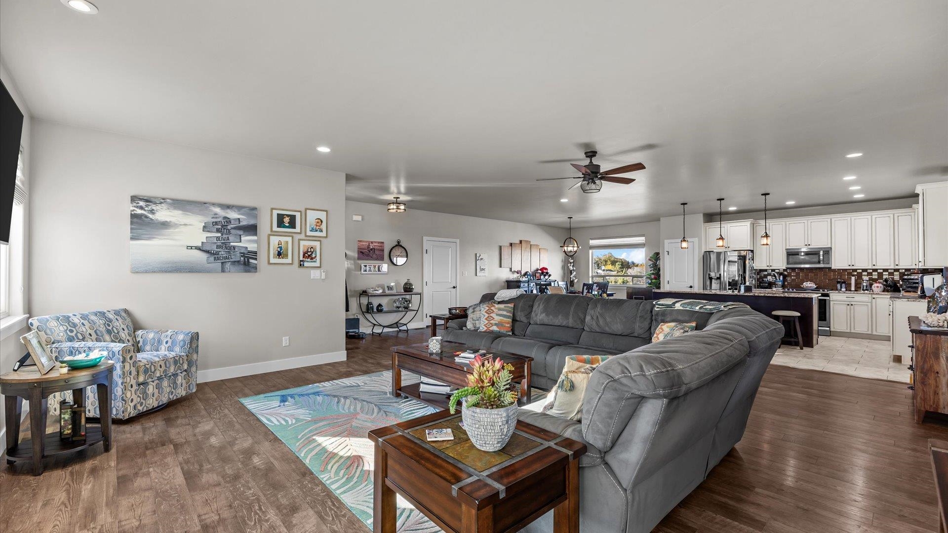 Grand Junction, Colorado, 81507, United States, 3 Bedrooms Bedrooms, ,3 BathroomsBathrooms,Residential,For Sale,1992865