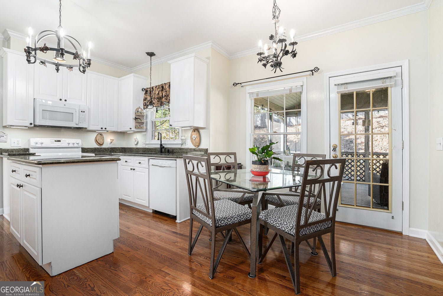 Johns Creek, Georgia, 30022, United States, 5 Bedrooms Bedrooms, ,4 BathroomsBathrooms,Residential,For Sale,1985826