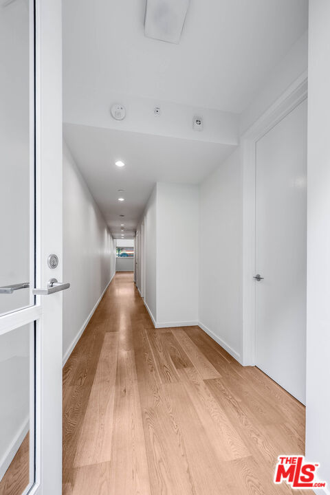 Santa Monica, California, 90401, United States, 2 Bedrooms Bedrooms, ,2 BathroomsBathrooms,Residential,For Sale,2001911