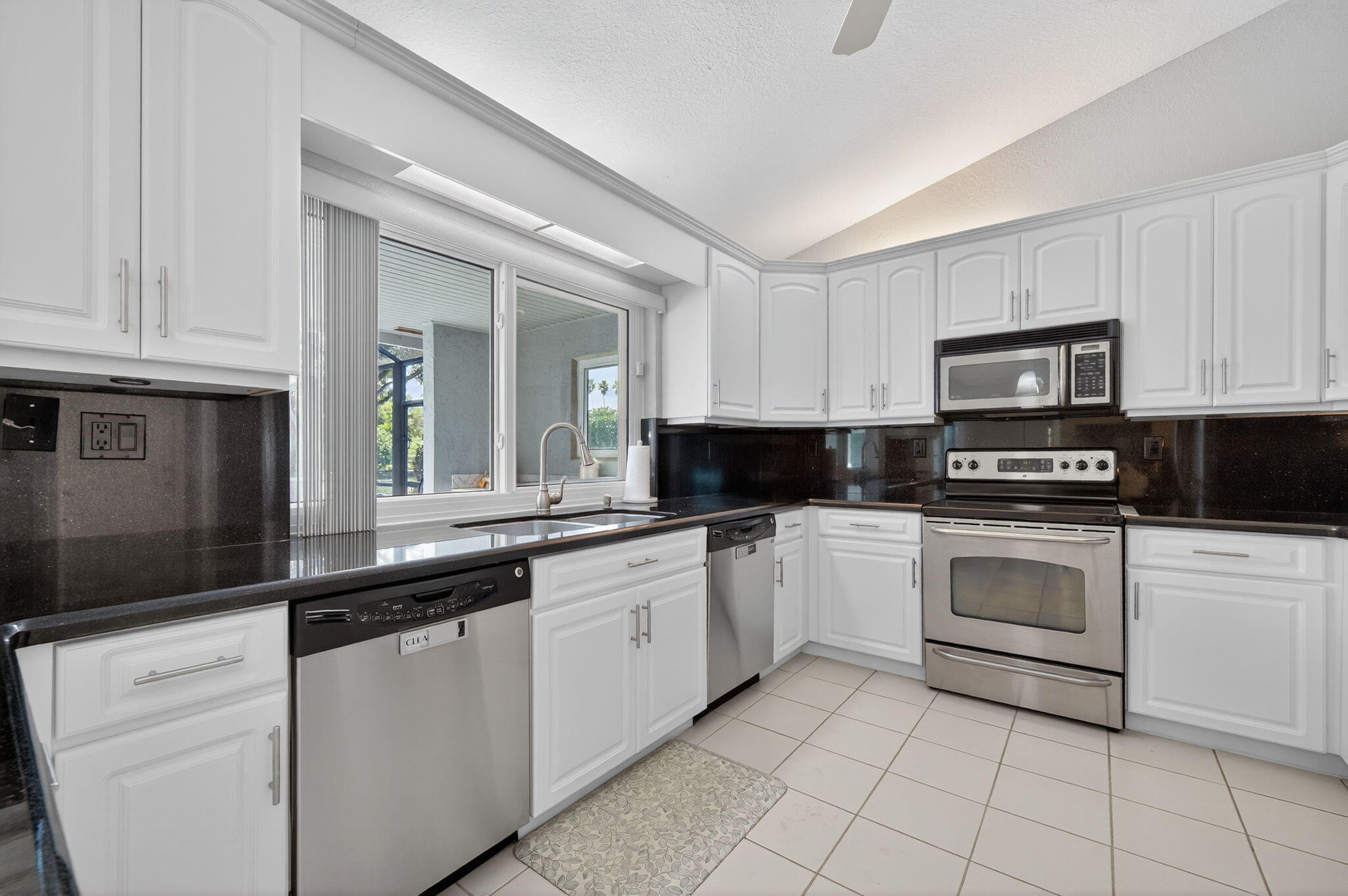 Coral Springs, Florida, 33071, United States, 4 Bedrooms Bedrooms, ,3 BathroomsBathrooms,Residential,For Sale,1989618