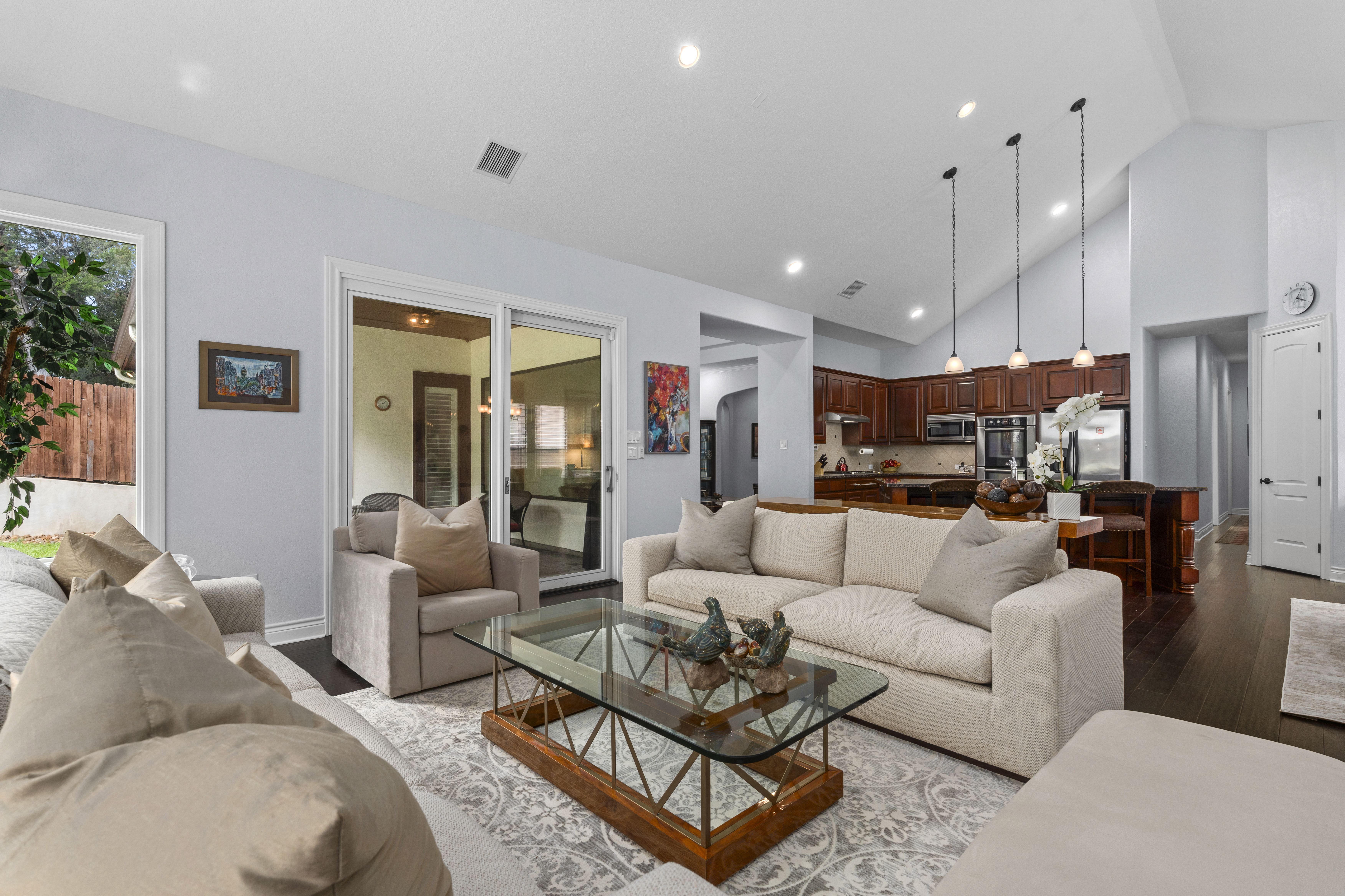  Remodeled Estate Living in Rogers Ranch - 物件實景