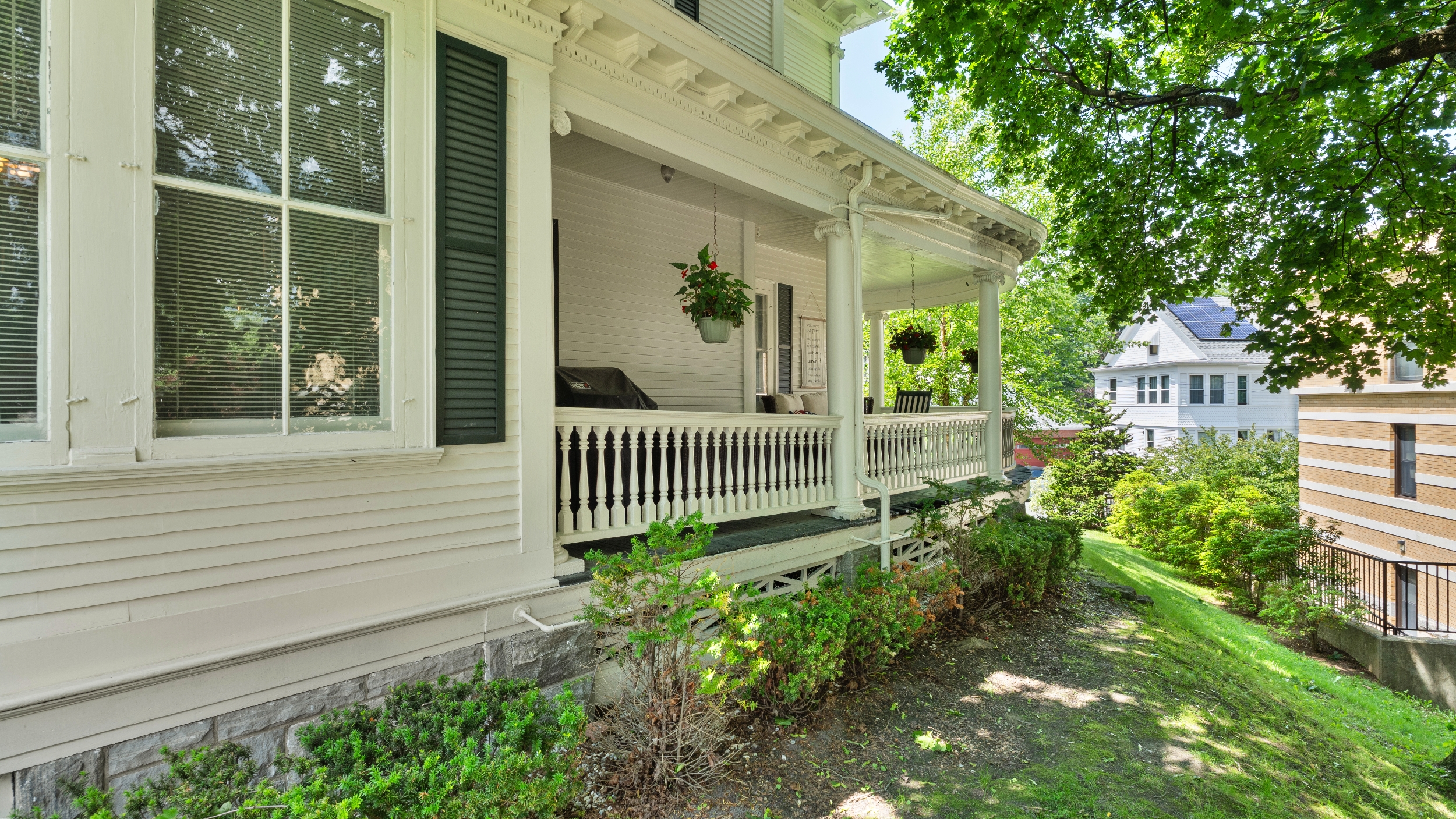  Charming In-Town Victorian with Large Carriage House - 物件實景