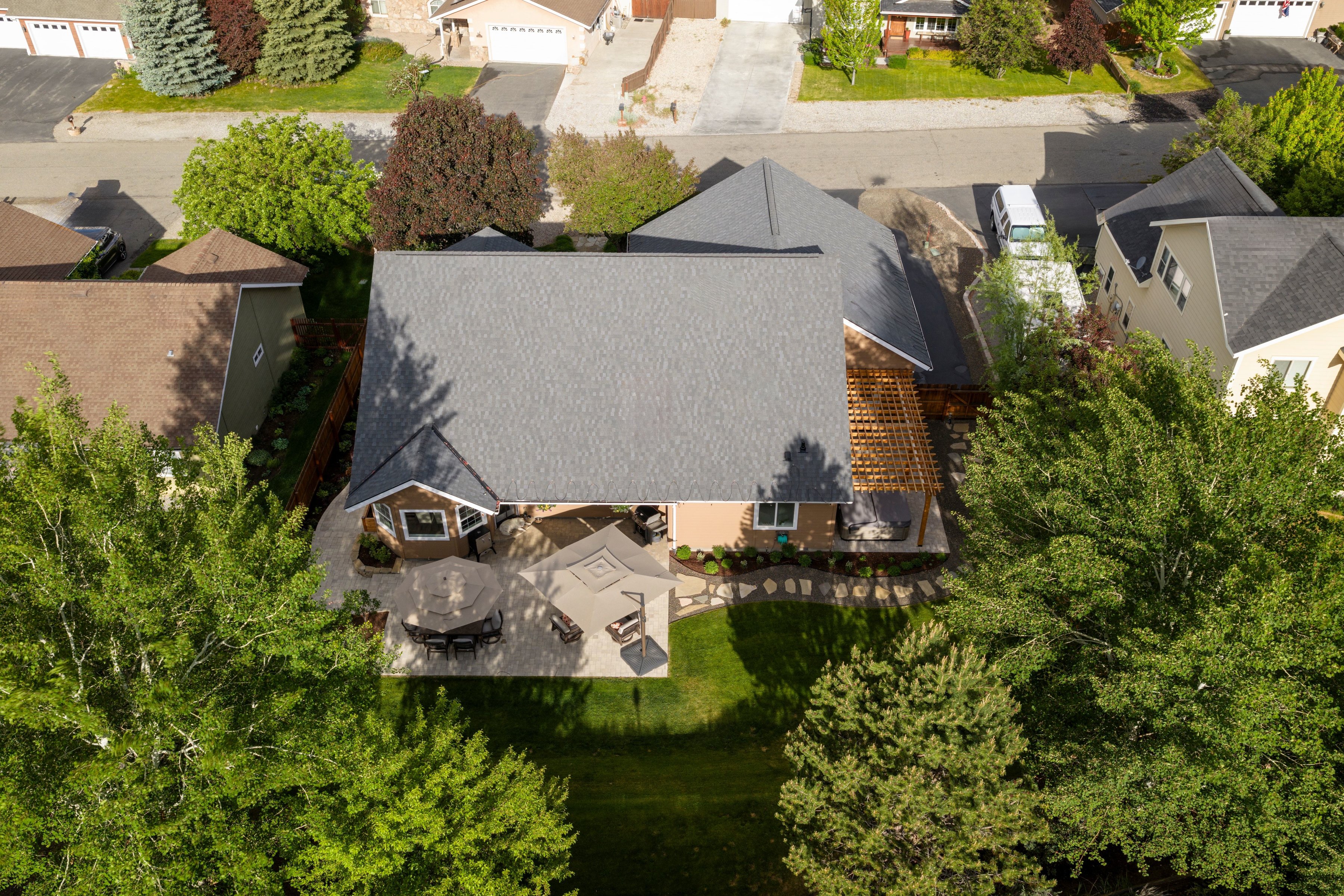  Private Retreat. Exceptional Garage. Room for Everything. - 物件實景