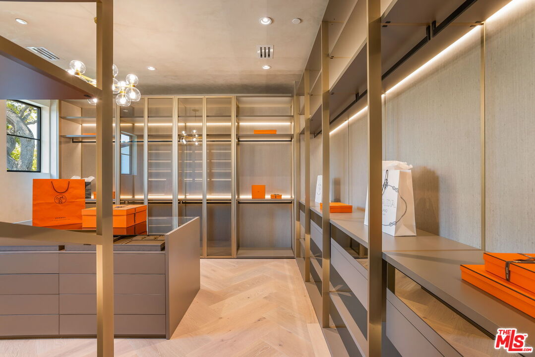 Los Angeles, California, 90024, United States, 8 Bedrooms Bedrooms, ,9 BathroomsBathrooms,Residential,For Sale,1907204