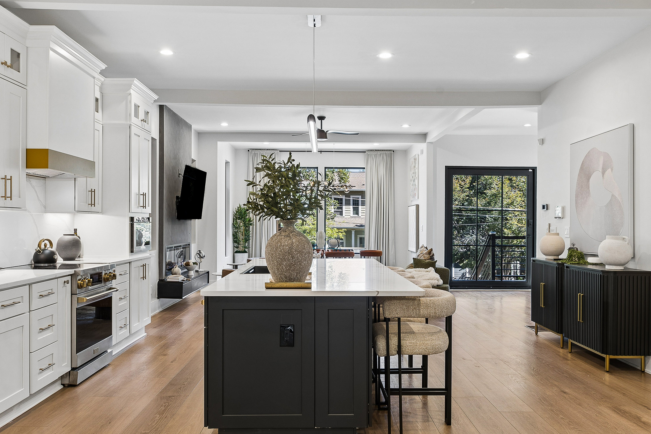 Sophisticated Modern Home in Sought-after Loring Heights - 物件實景