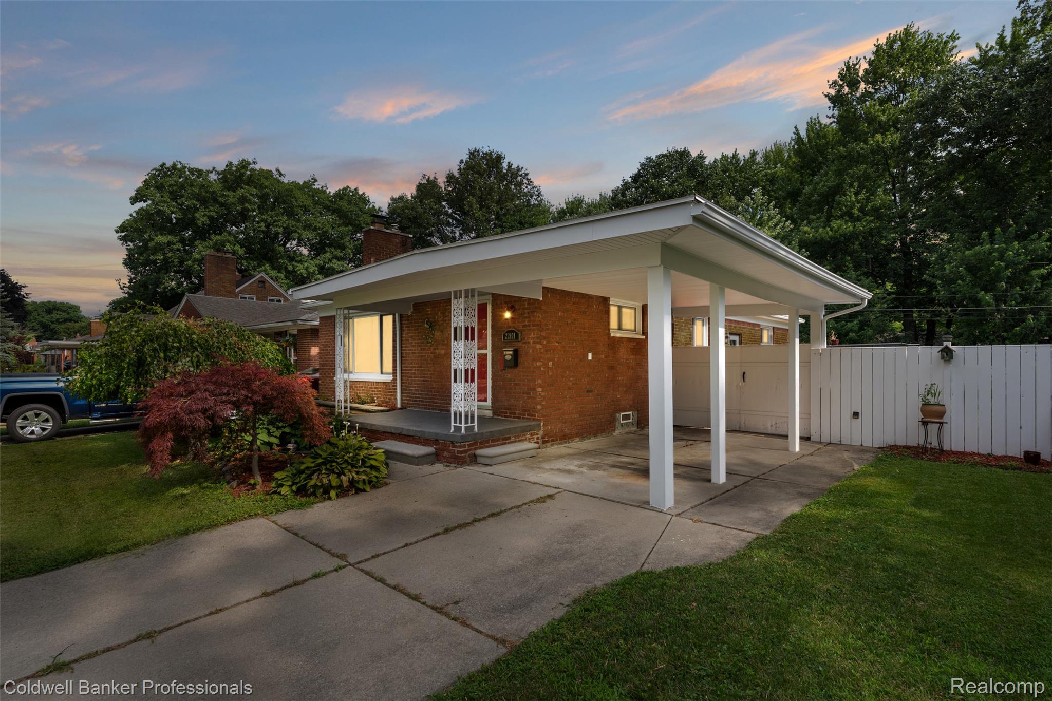 Mauer St, Saint Clair Shores, MI 48080