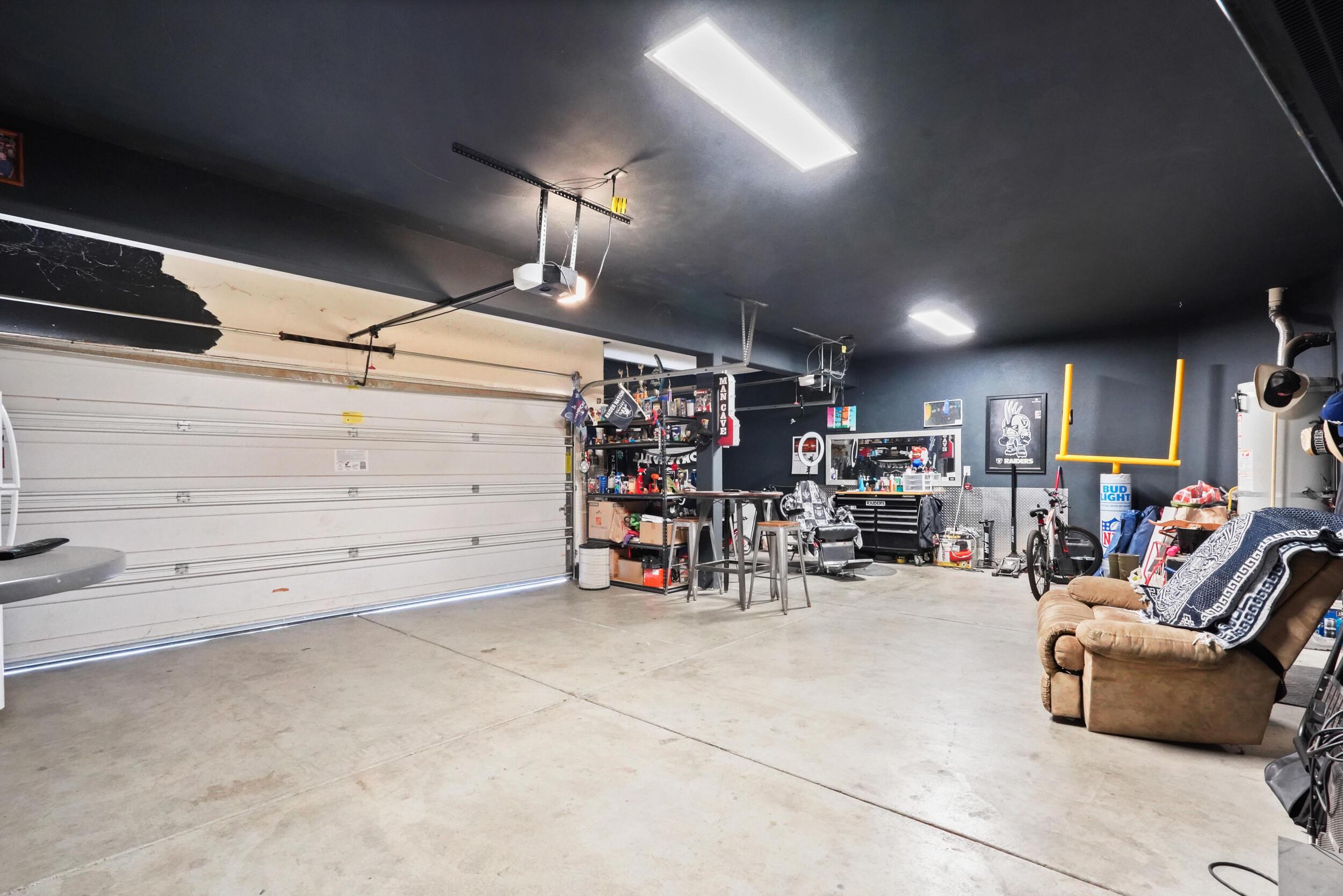 Porterville, California, 93257, United States, 5 Bedrooms Bedrooms, ,3 BathroomsBathrooms,Residential,For Sale,1983306