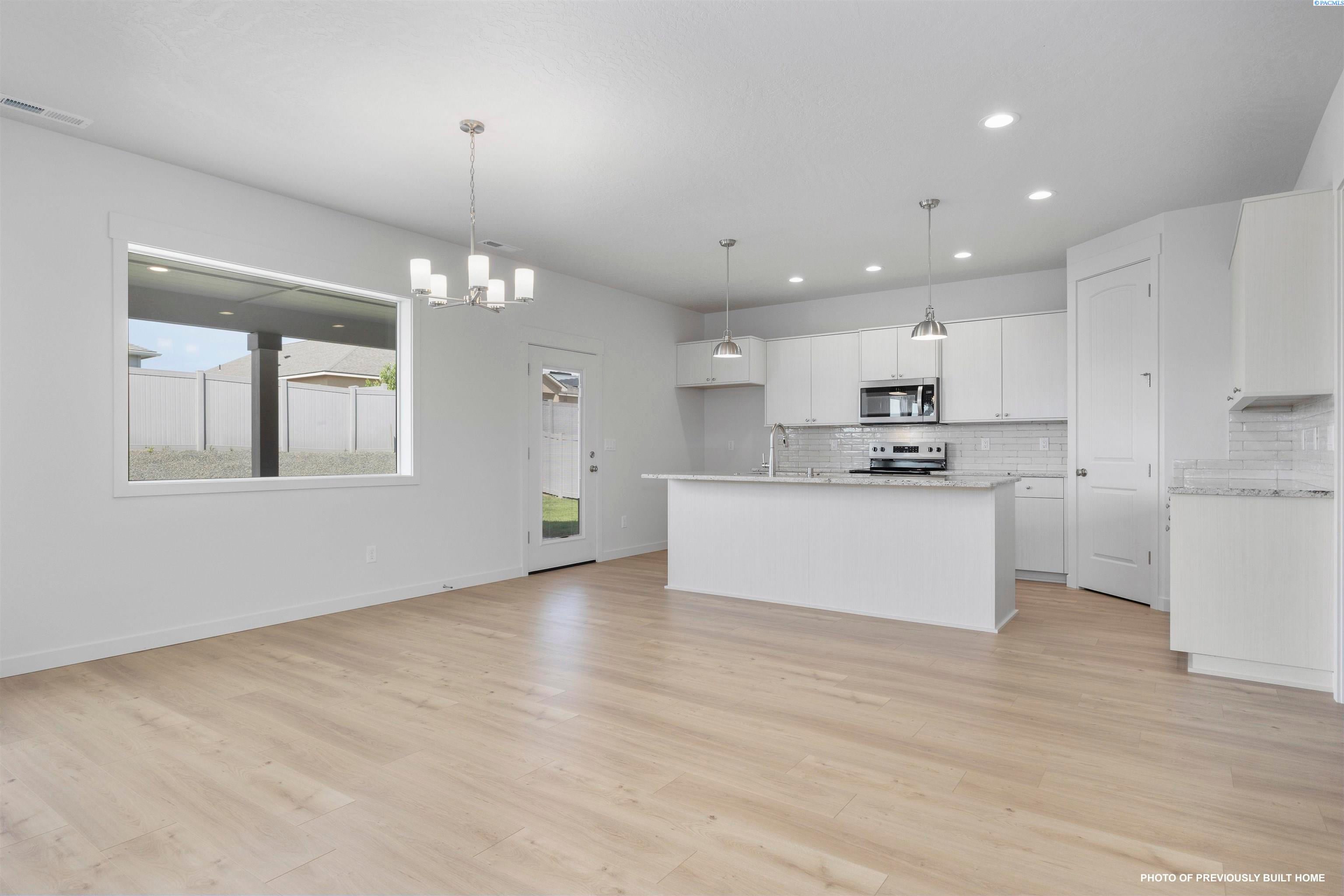 Prosser, Washington, 99350, United States, 5 Bedrooms Bedrooms, ,3 BathroomsBathrooms,Residential,For Sale,1924139