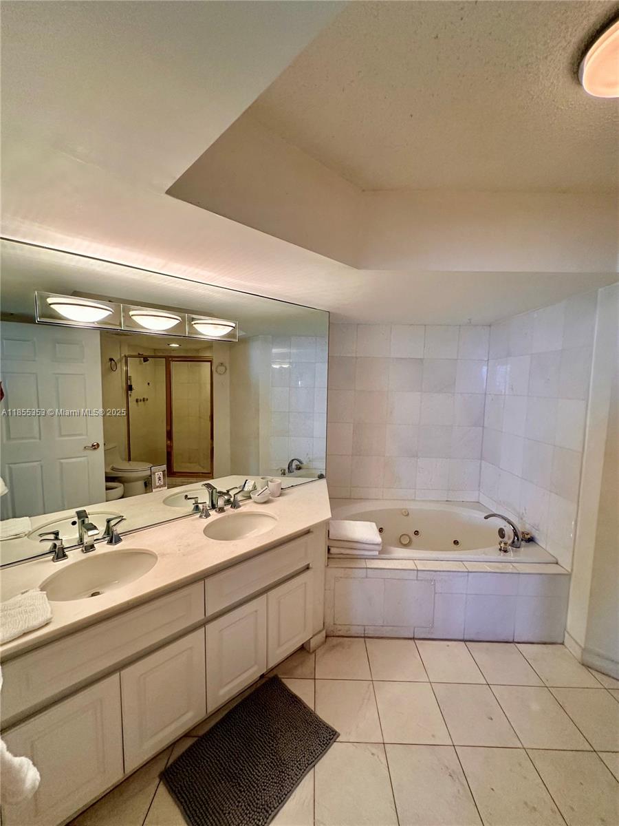 Miami Beach, Florida, 33141, United States, 2 Bedrooms Bedrooms, ,2 BathroomsBathrooms,Residential,For Sale,1911662