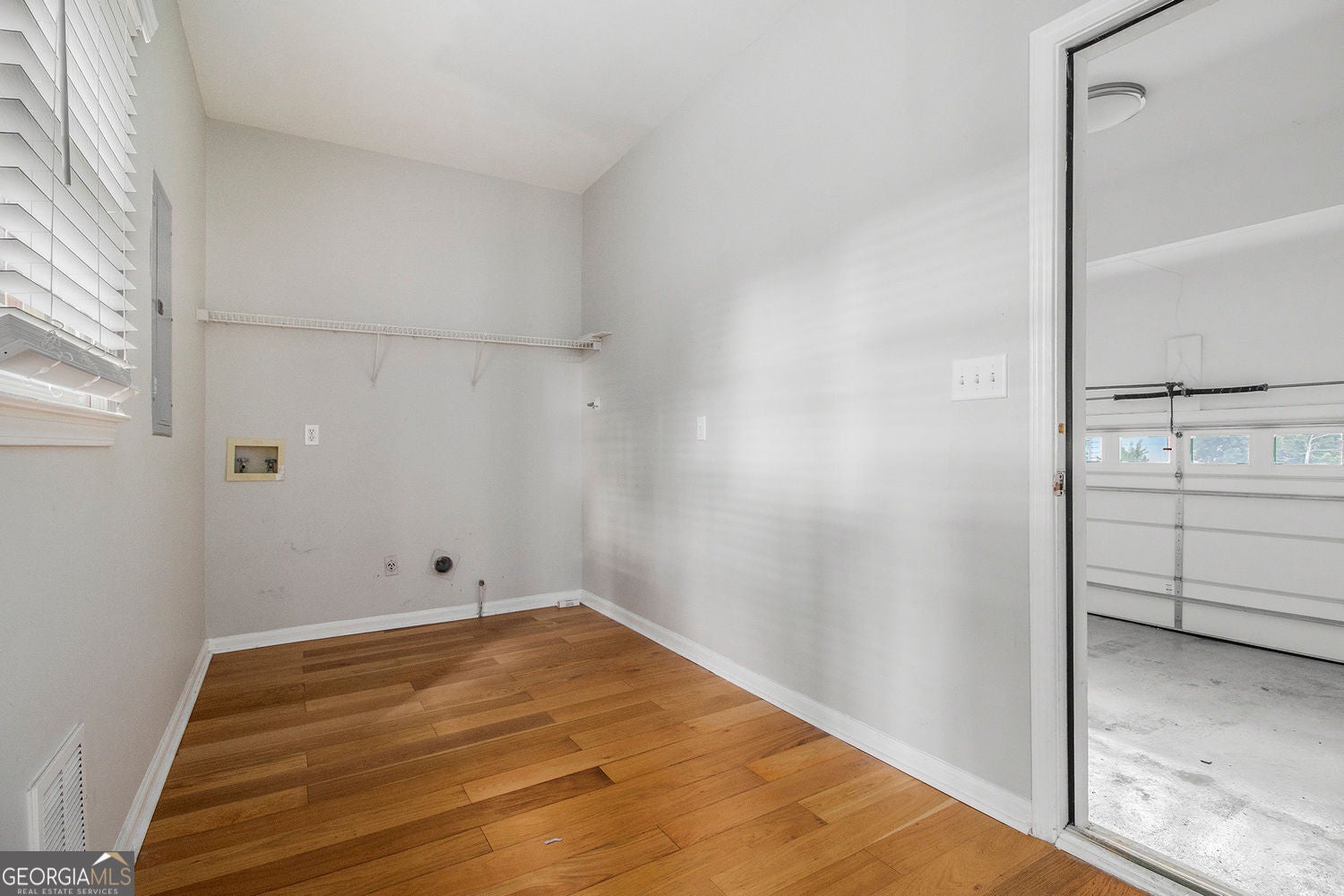 Johns Creek, Georgia, 30005, United States, 7 Bedrooms Bedrooms, ,5 BathroomsBathrooms,Residential,For Sale,1951994