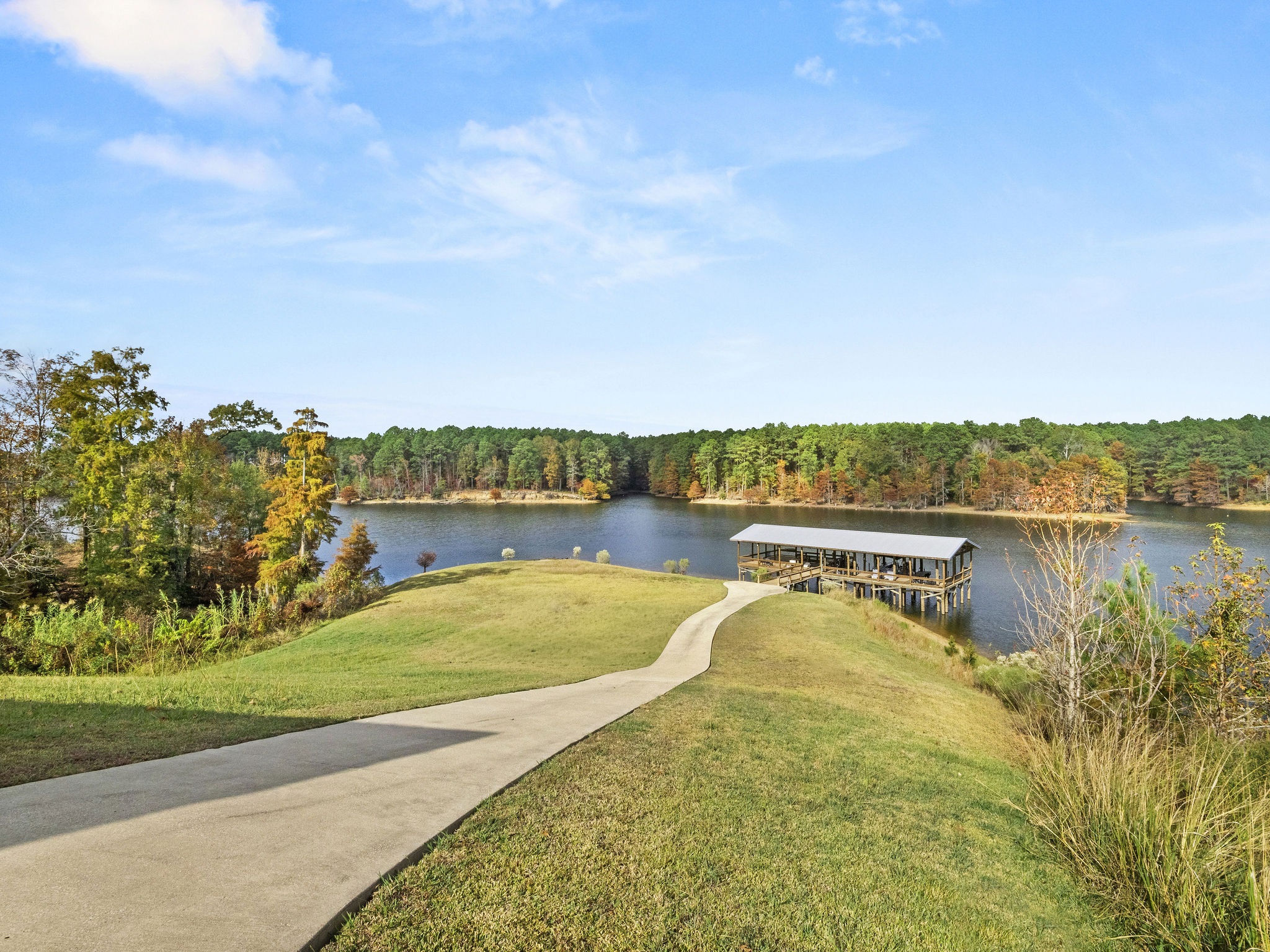 Many, Louisiana, 71449, United States, 3 Bedrooms Bedrooms, ,4 BathroomsBathrooms,Residential,For Sale,1998076