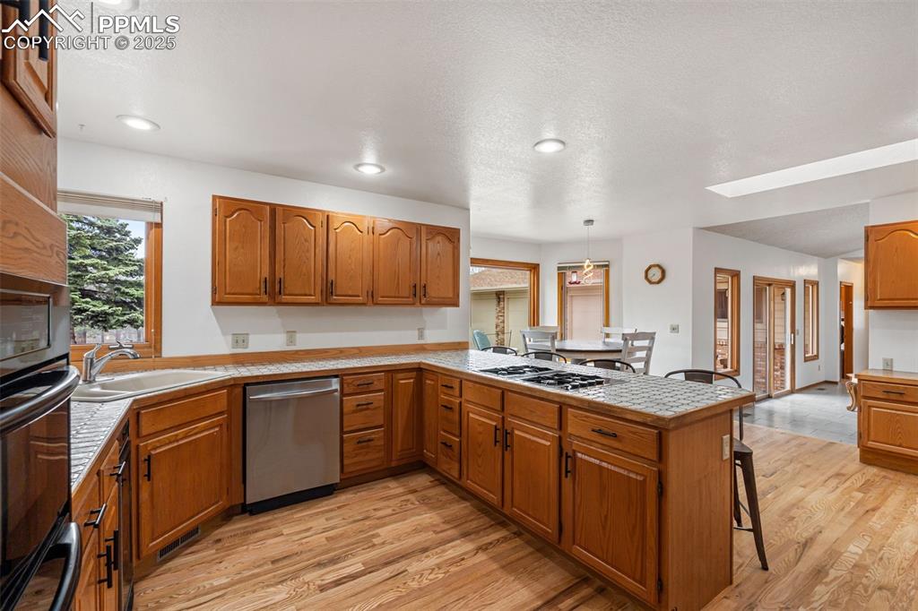 Monument, Colorado, 80132, United States, 4 Bedrooms Bedrooms, ,4 BathroomsBathrooms,Residential,For Sale,1934260