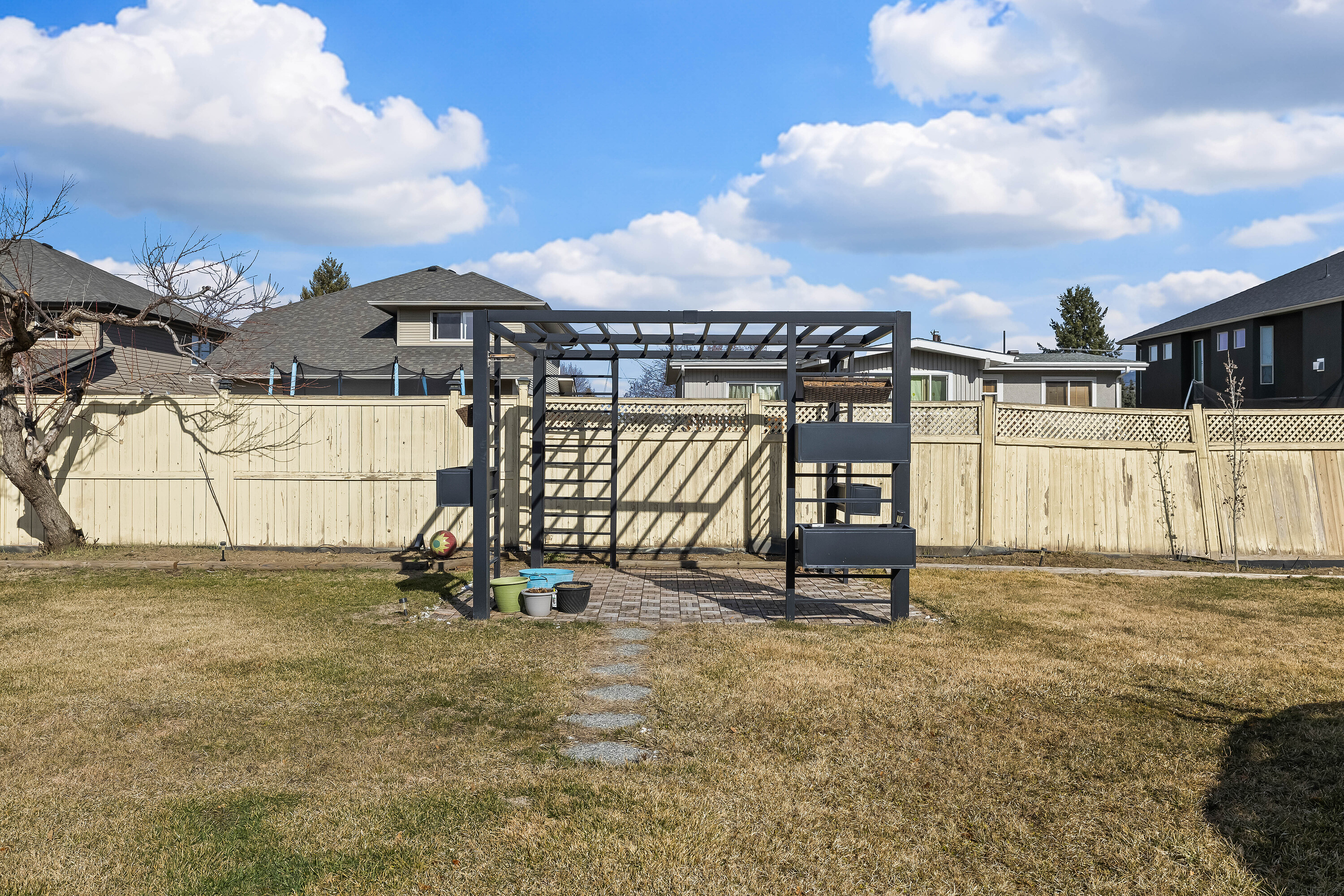  Rancher on a Flat Lot - 物件實景