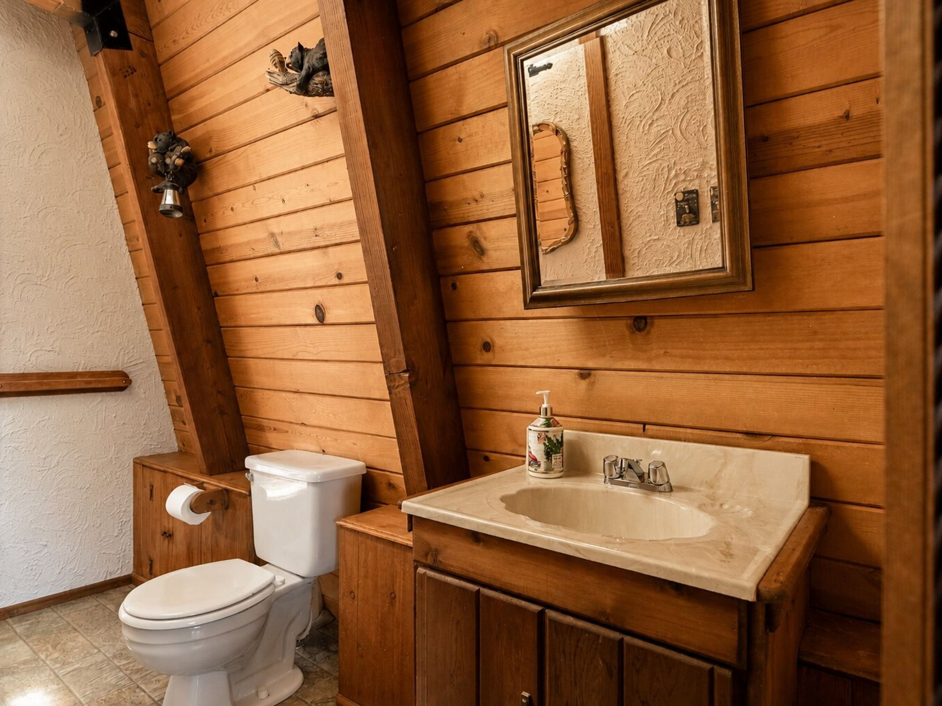  24244 Altdorf Drive, Crestline, CA 92325 - 物件實景