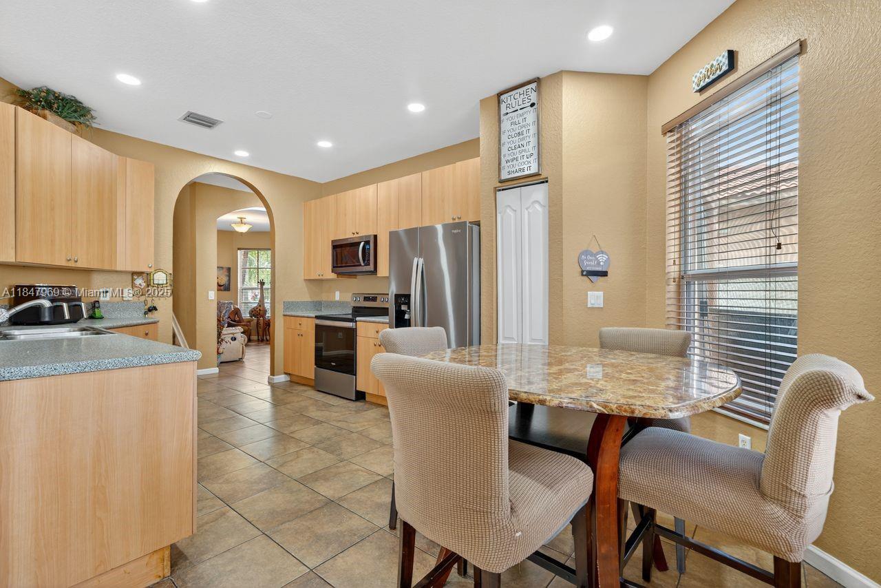 Homestead, Florida, 33033, United States, 7 Bedrooms Bedrooms, ,3 BathroomsBathrooms,Residential,For Sale,1903870