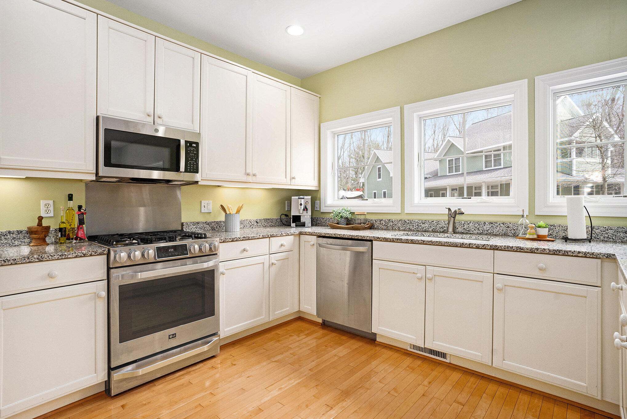 South Haven, Michigan, 49090, United States, 4 Bedrooms Bedrooms, ,4 BathroomsBathrooms,Residential,For Sale,1945011