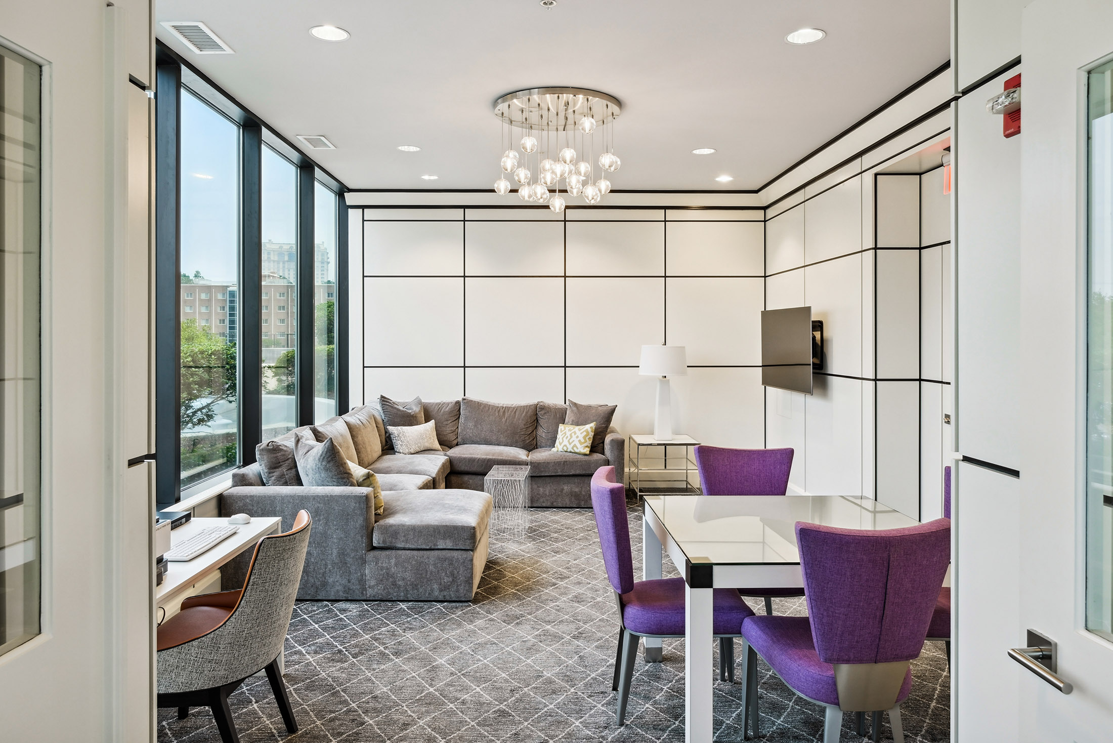  Exceptional Space, Skyline Views, and an Unbeatable Buckhead Location - 物件實景