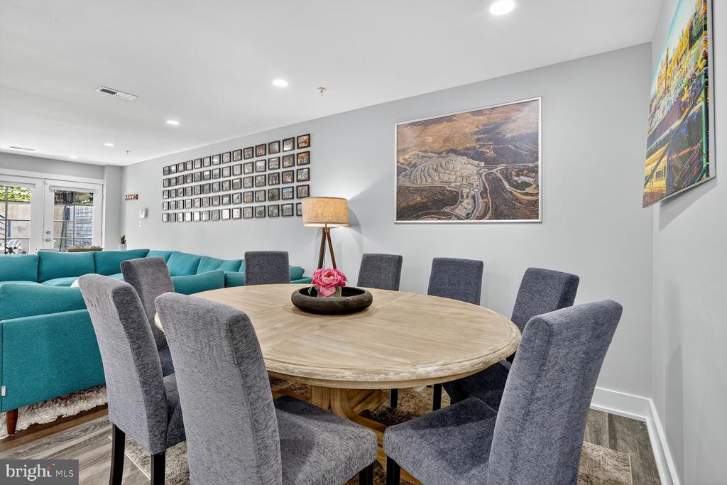 Washington, District of Columbia, 20010, United States, 2 Bedrooms Bedrooms, ,2 BathroomsBathrooms,Residential,For Sale,1975364